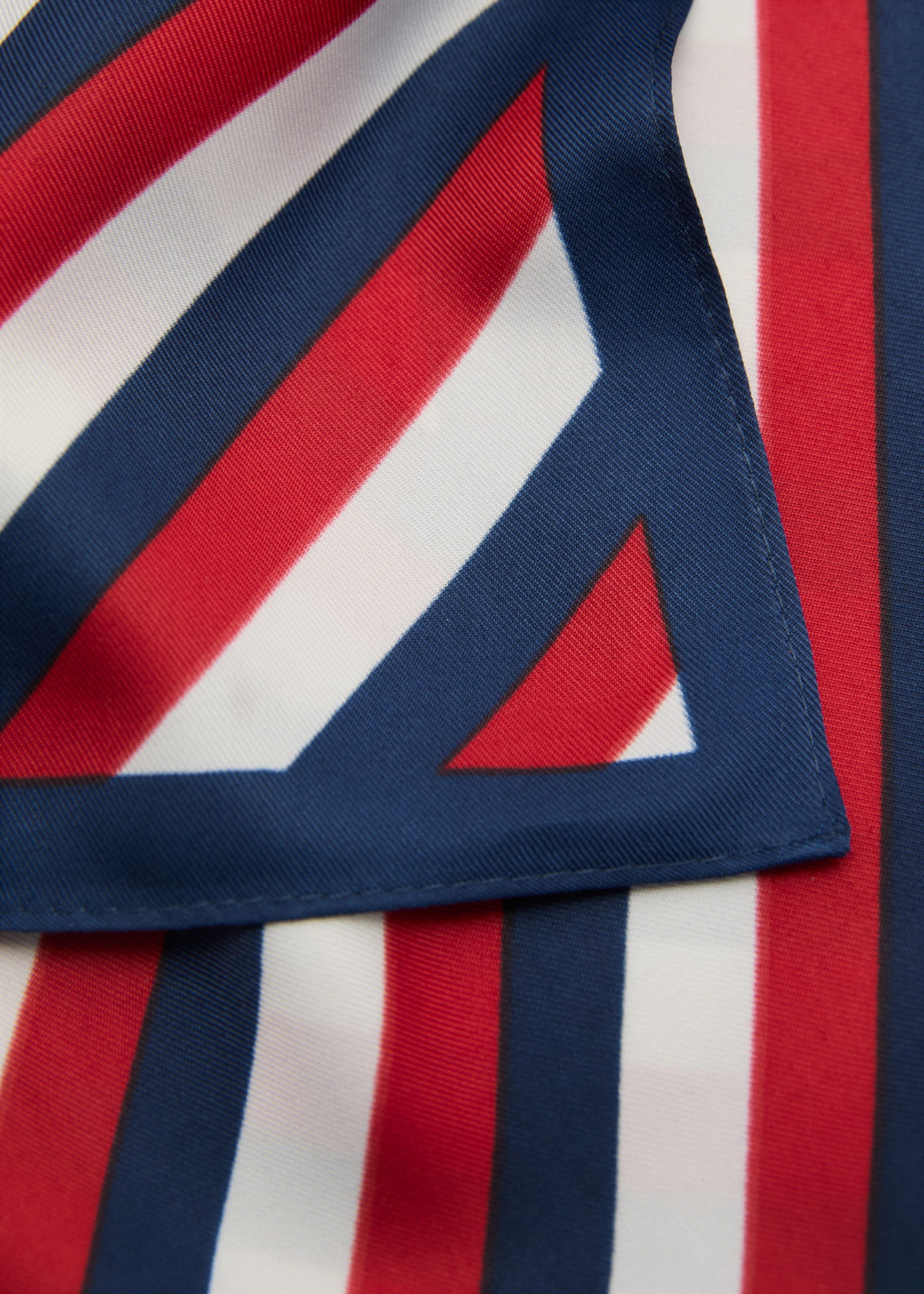 Multi-coloured striped scarf - Medium plane, Red. Ref: 87004412-00.