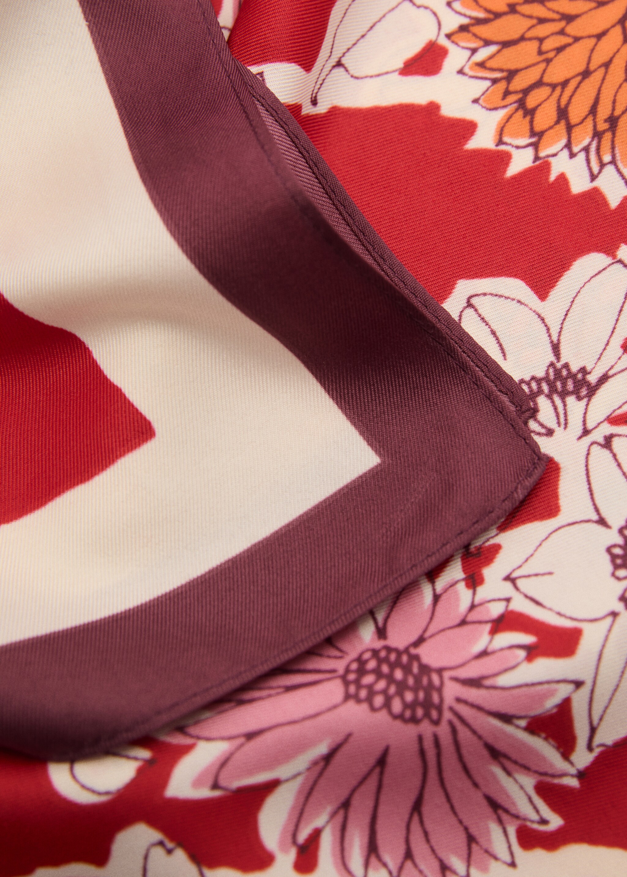 Mocador setinat floral - Pla mig, Rosa. Ref: 87004413-00.