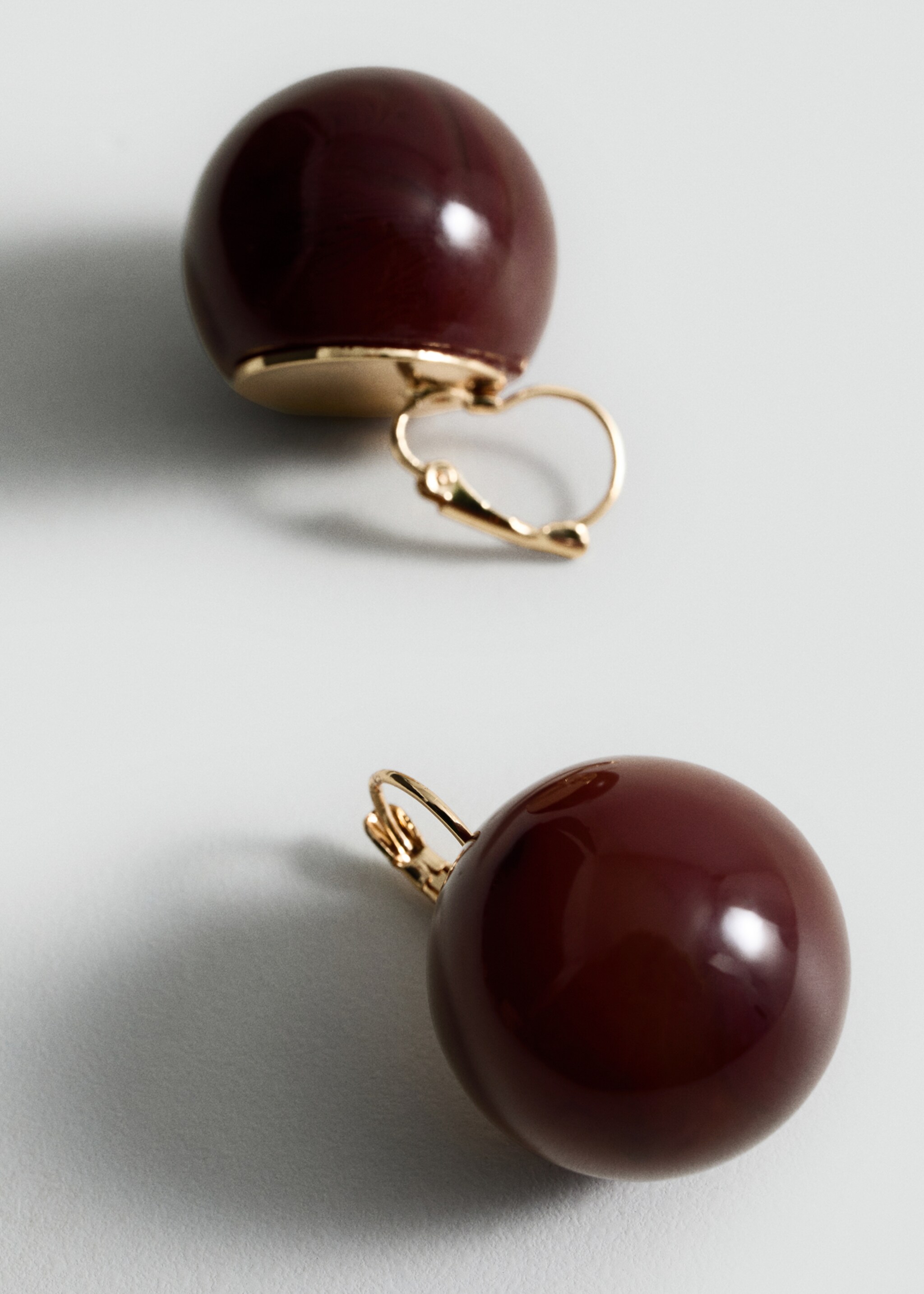 Resin ball earrings - Medium plane, Caramel. Ref: 87004420-00.