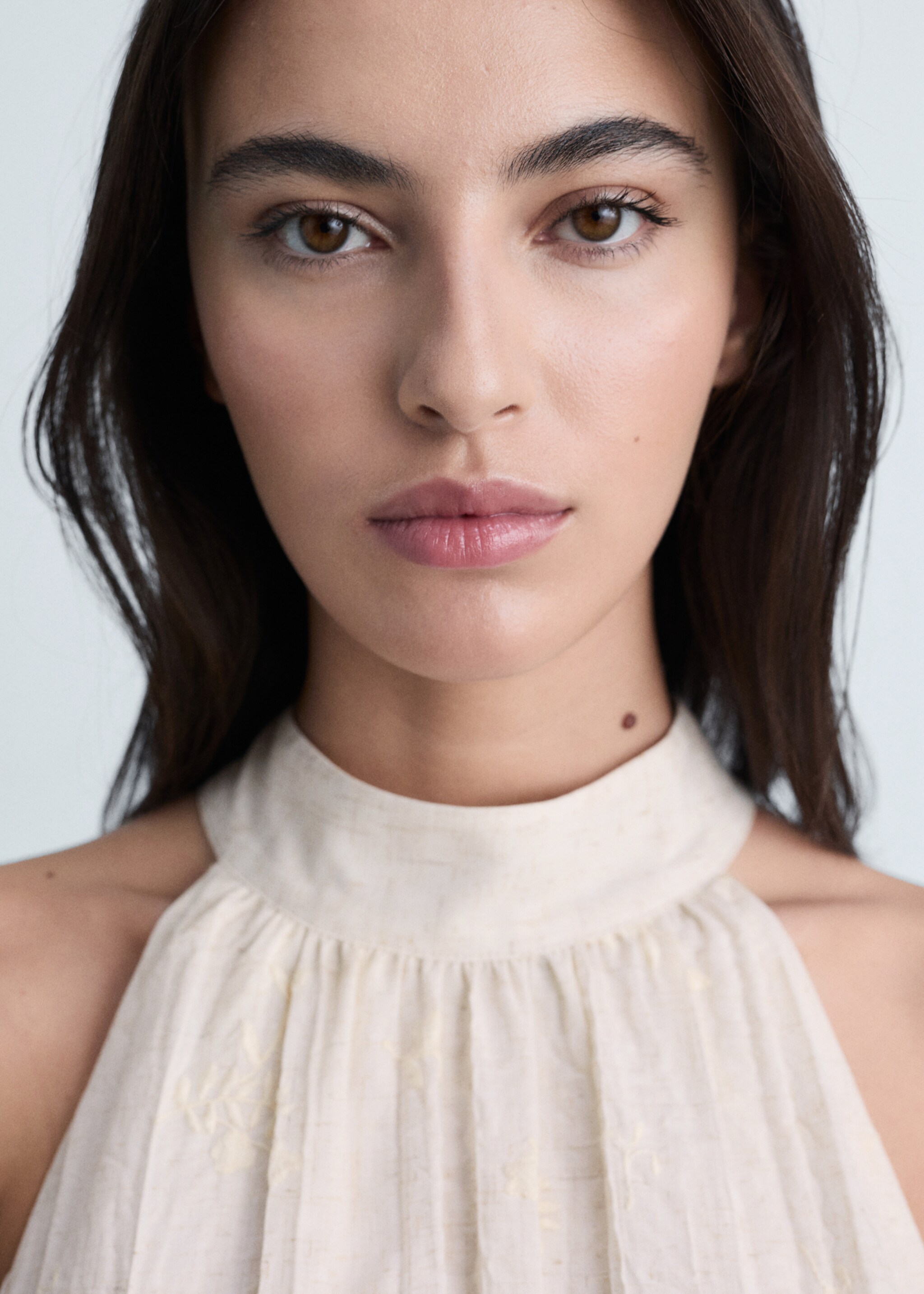 Embroidered linen-blend dress - Details of the article 1, Sand. Ref: 87004781-00.