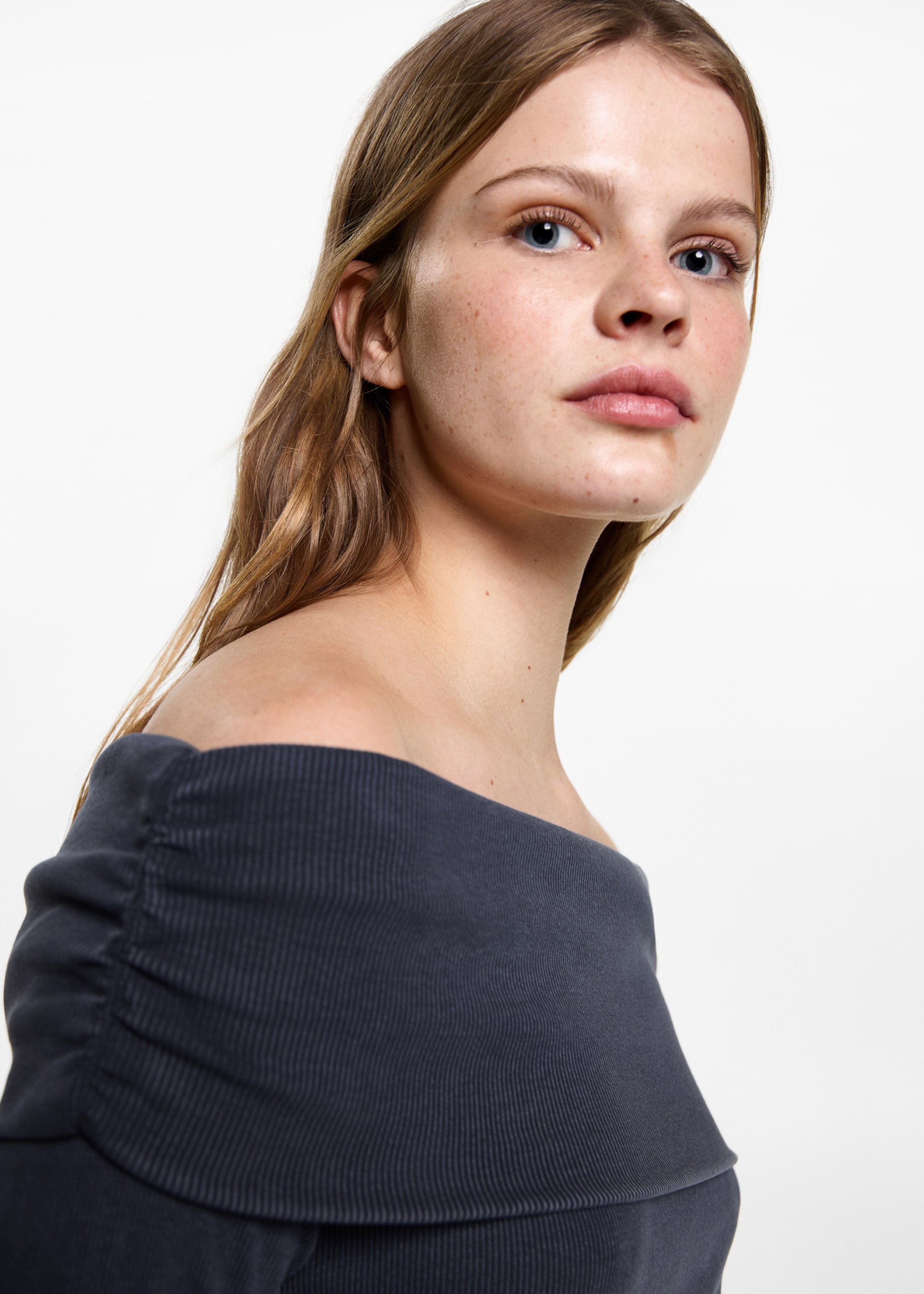 T-shirt épaules dénudées - Détail de l'article 1, Bleu marine foncé. Ref: 87004791-00.
