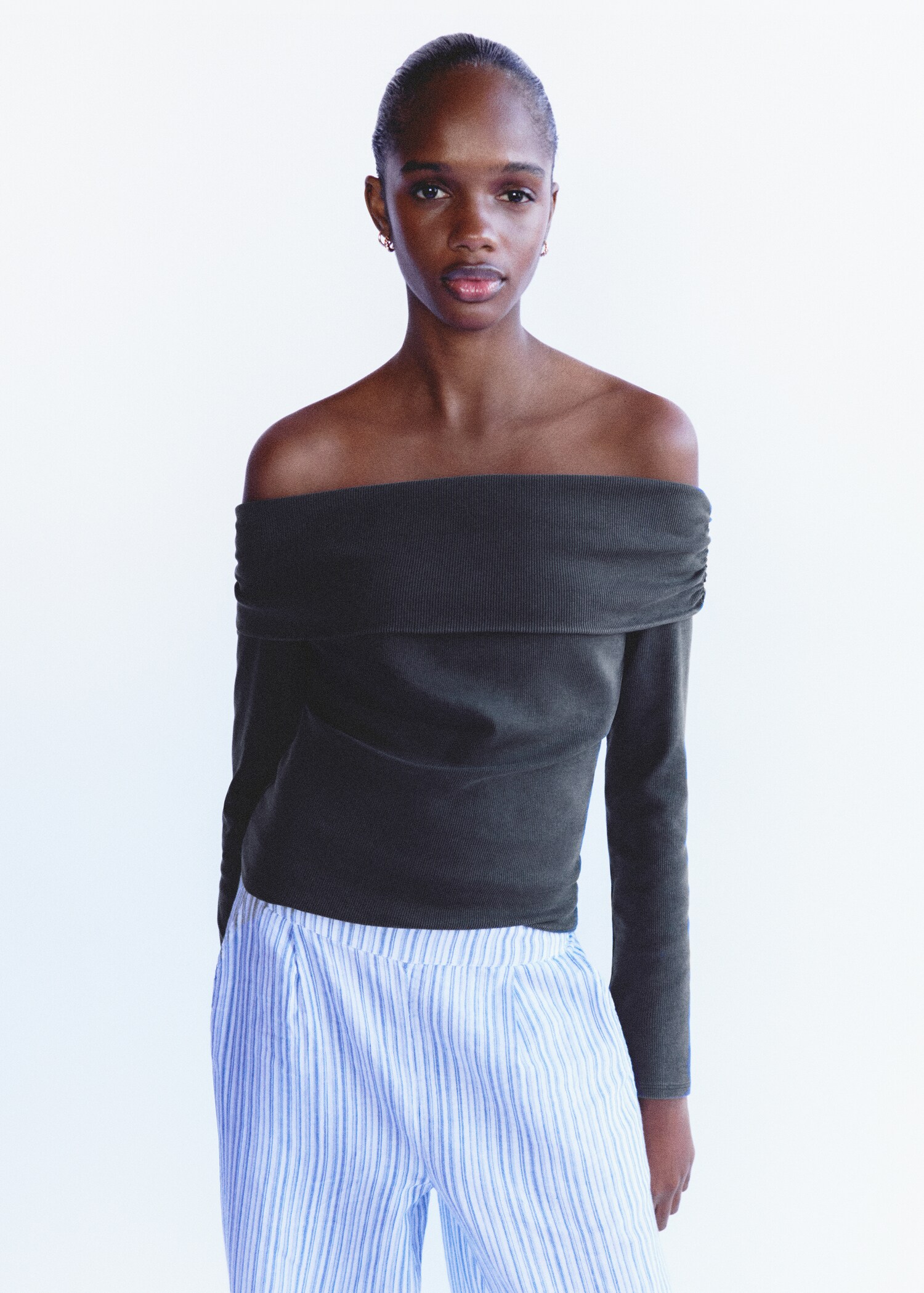 T-shirt épaules dénudées - Détail de l'article 5