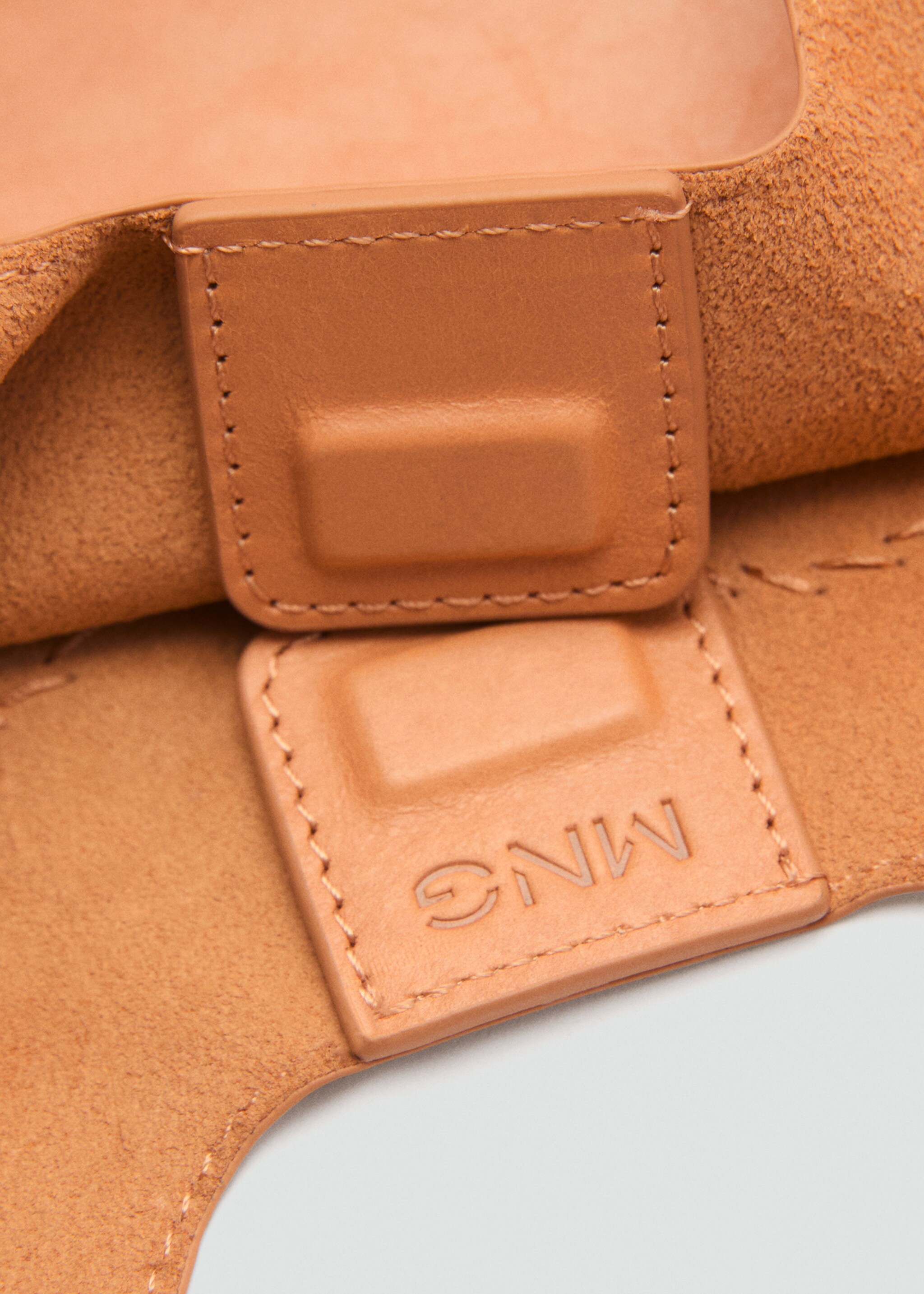 Leather shoulder bag with mirrors - Details of the article 2, Medium Brown. Ref: 87004811-00.