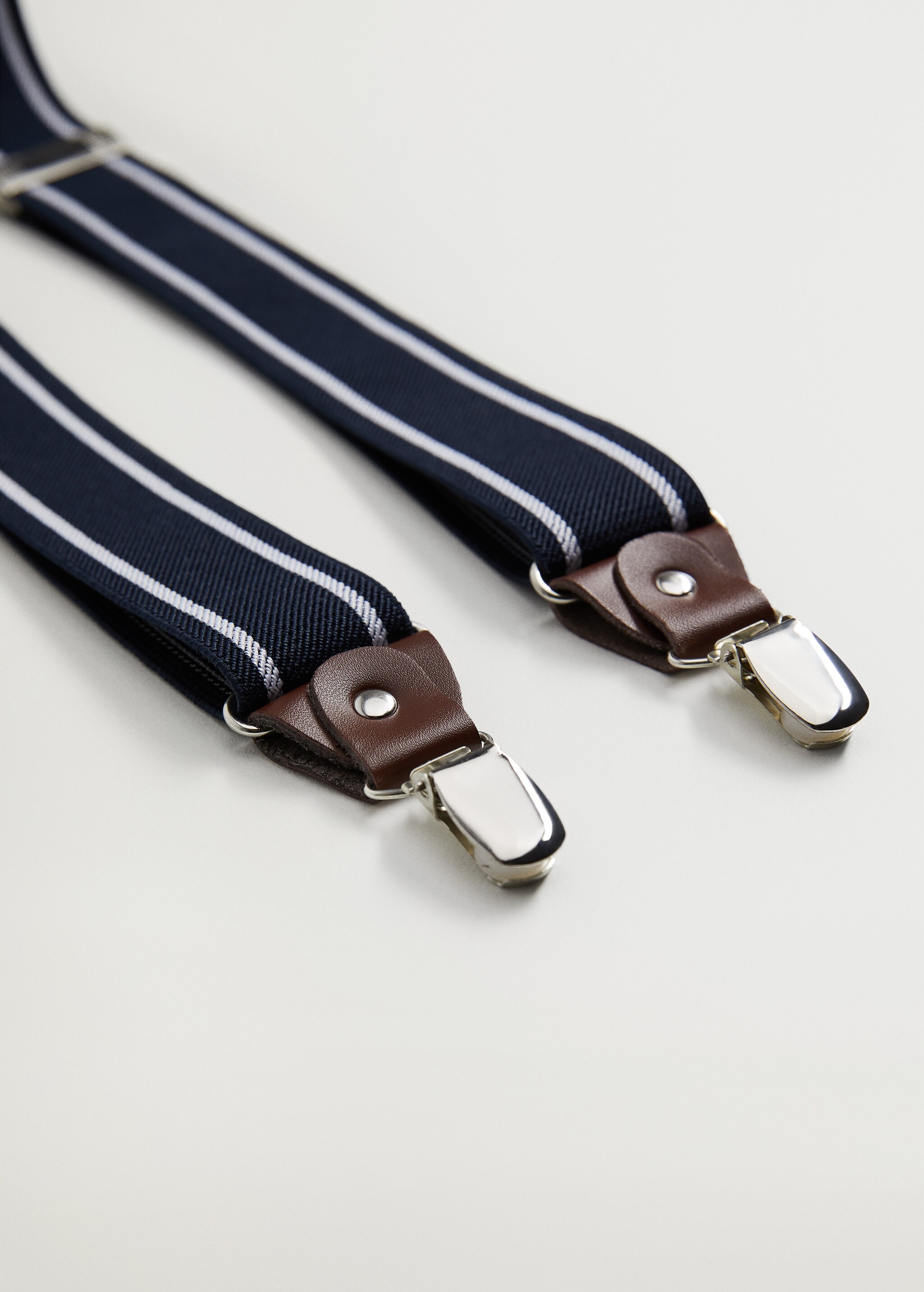 Leather detail elastic braces - Details of the article 2