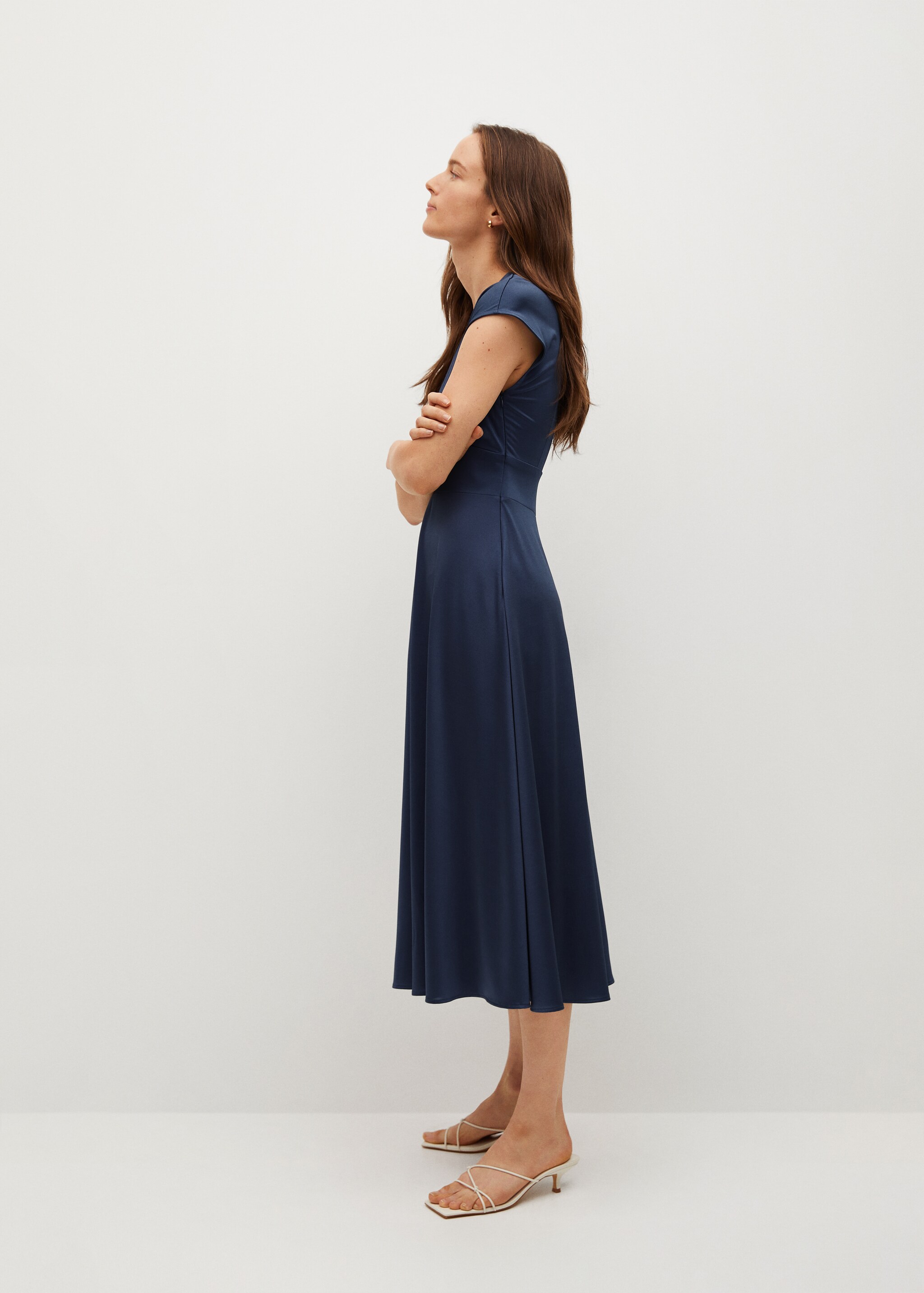 Vestido satinado escote pico - Detalle del artículo 2