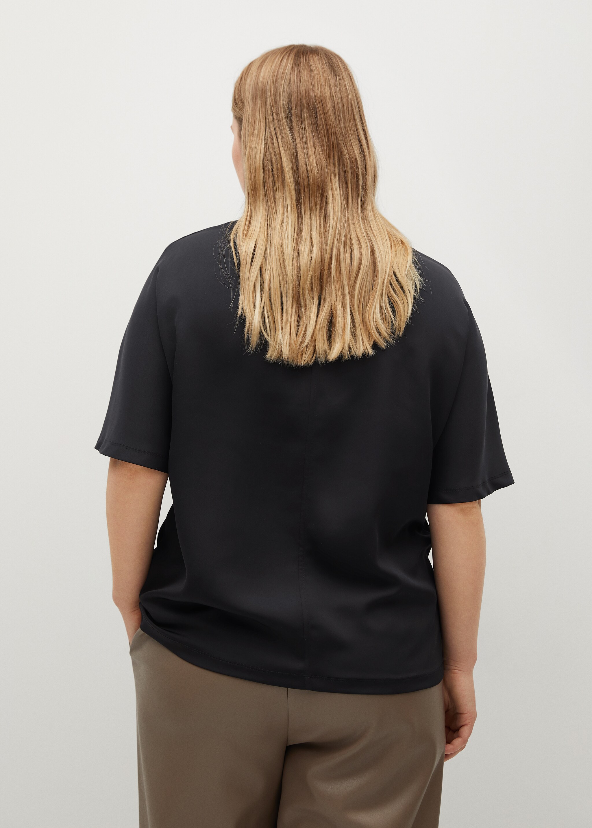 Camiseta fluida combinada  - Reverso del artículo