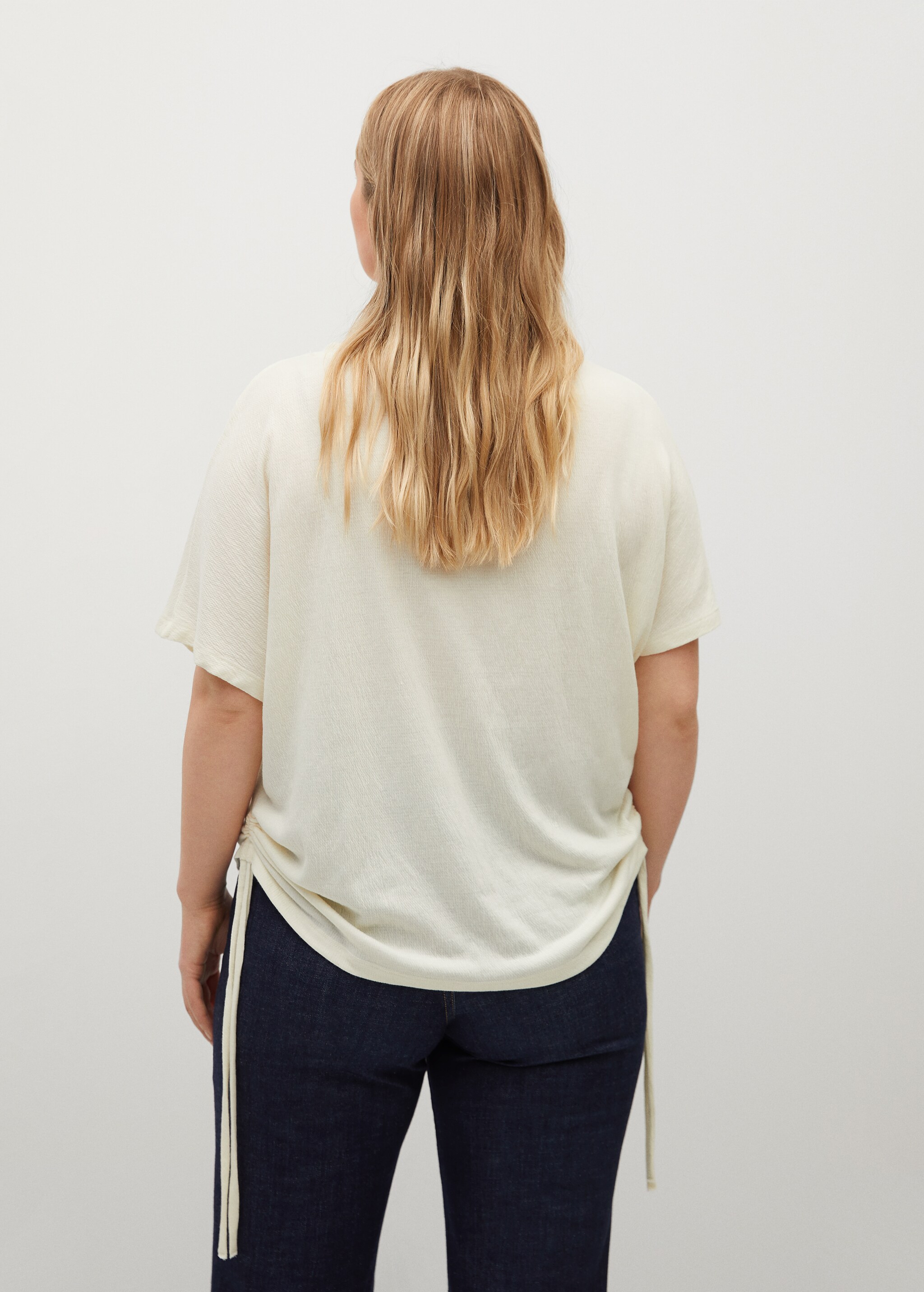 T-shirt with adjustable drawstring  - Reverse of the article