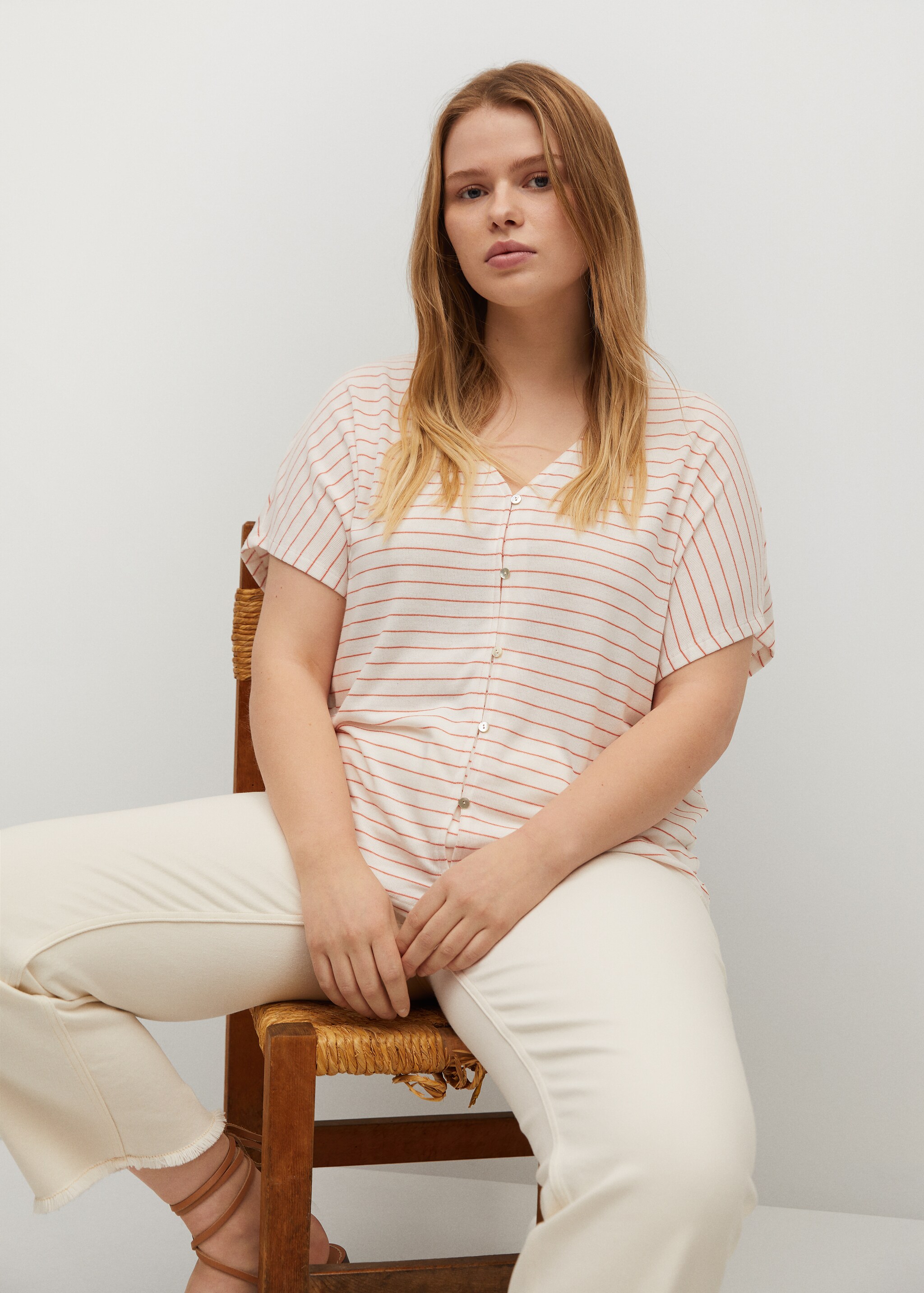 Buttons t-shirt - Details of the article 2