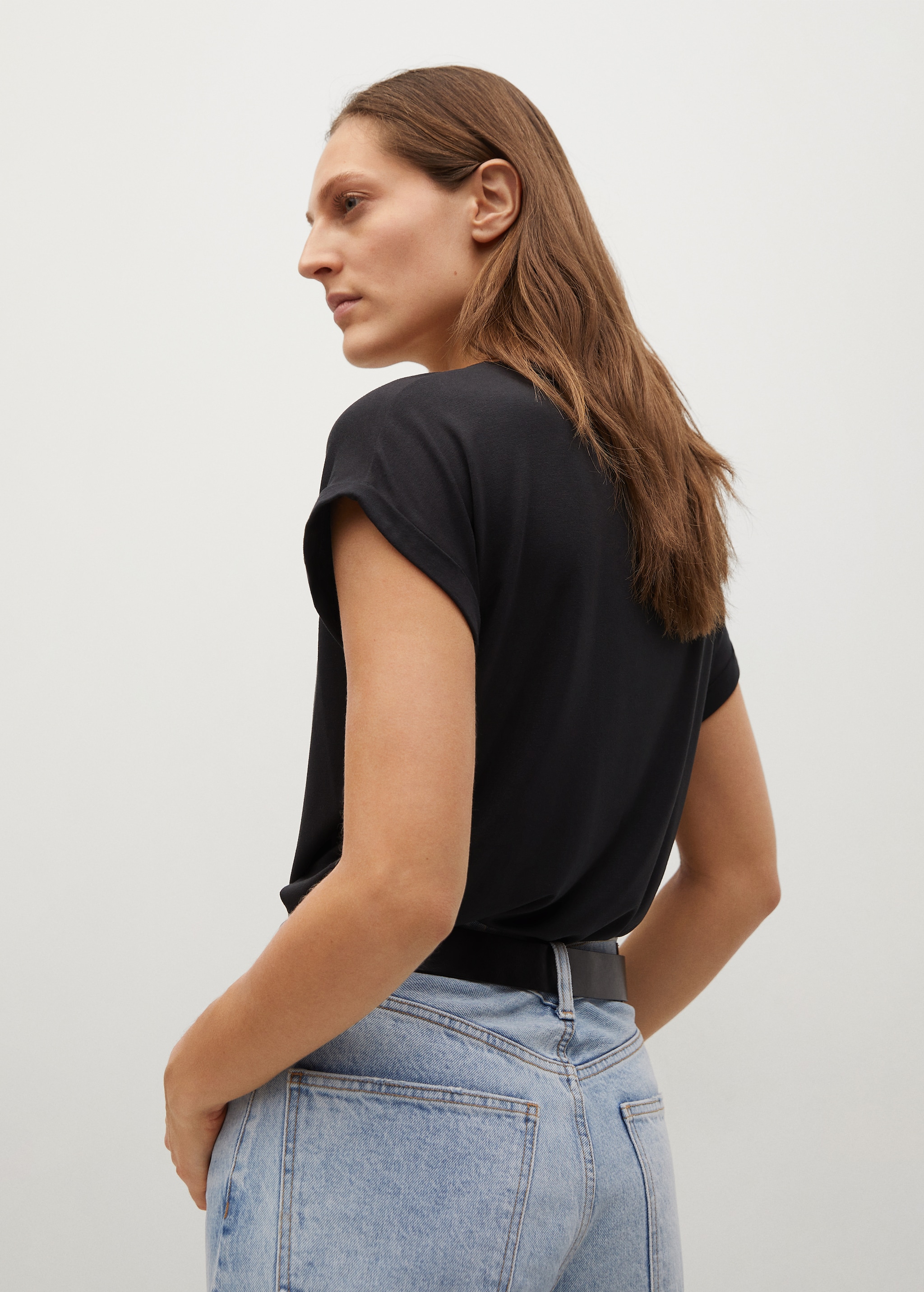 T-Shirt mit V-Ausschnitt - Rückseite des Artikels