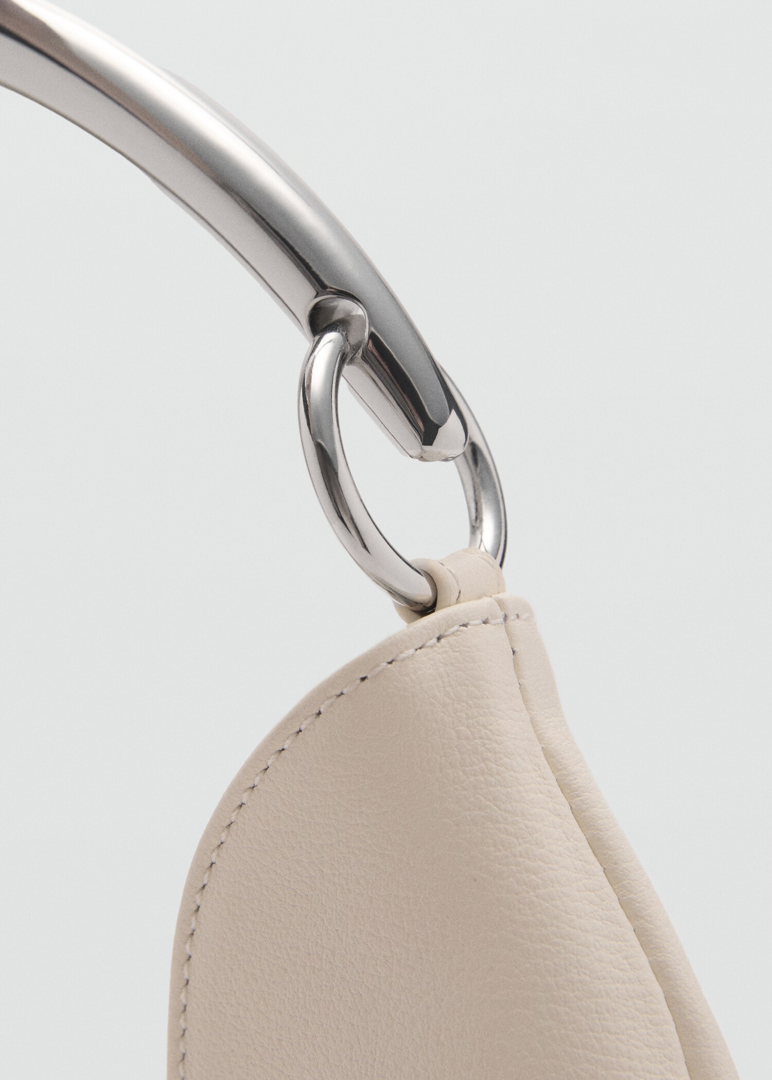 Leather shoulder bag with metal handle - Details of the article 2