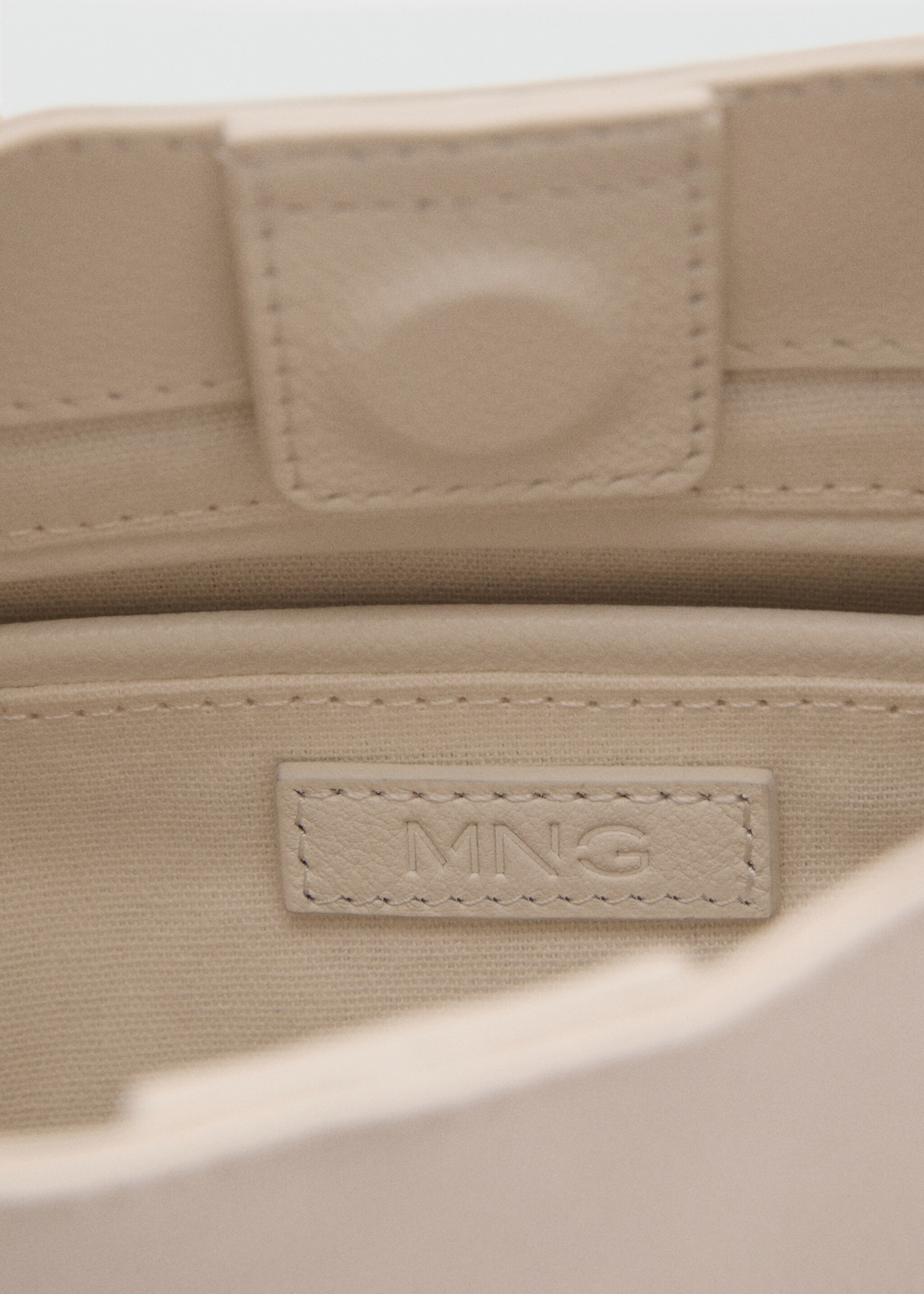 Leather shoulder bag with metal handle - Details of the article 3, White. Ref: 87005750-00.