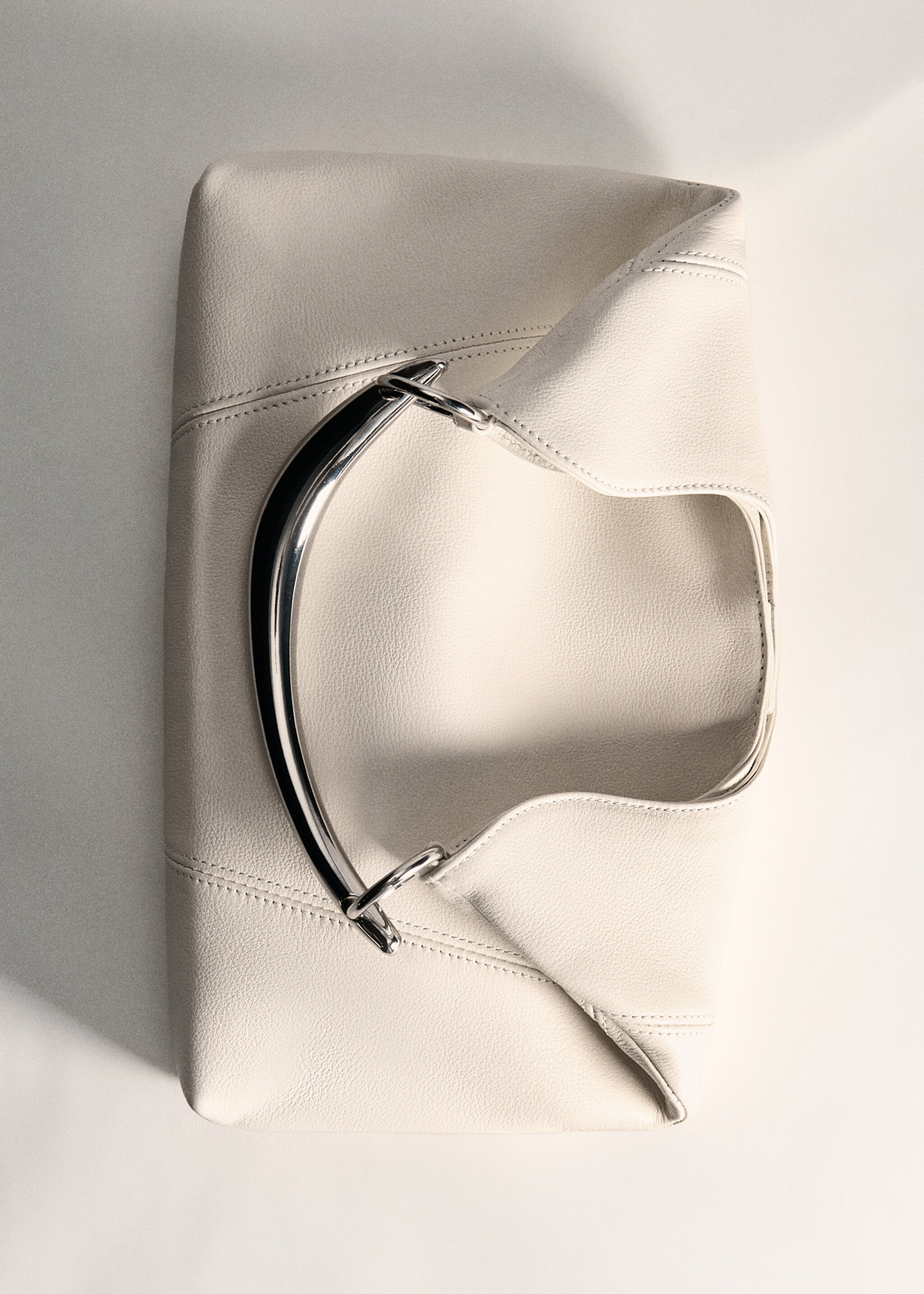 Leather shoulder bag with metal handle - Details of the article 5, White. Ref: 87005750-00.