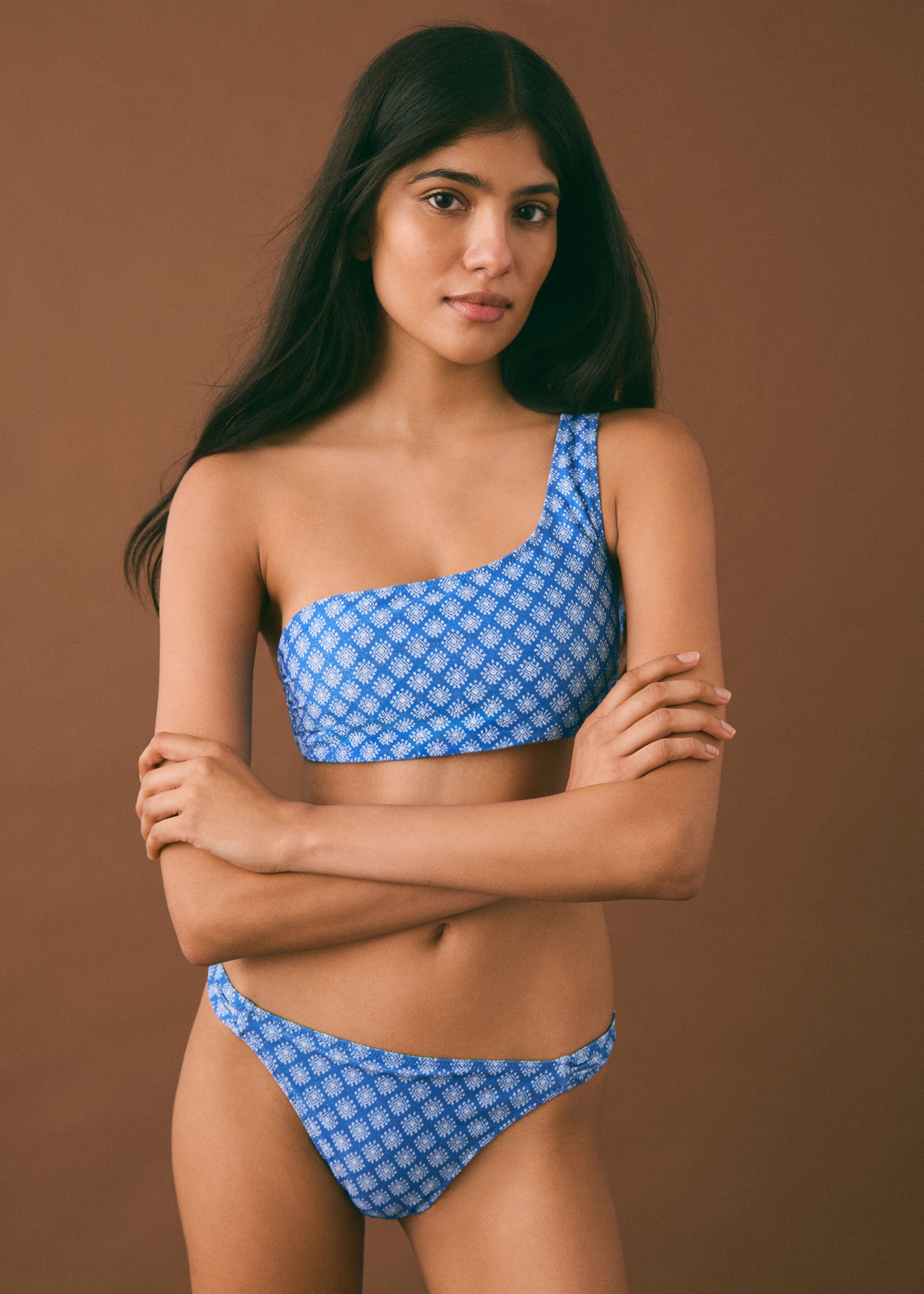 Bikini estampat asimètric - Pla mig, Blau elèctric. Ref: 87005754-00.
