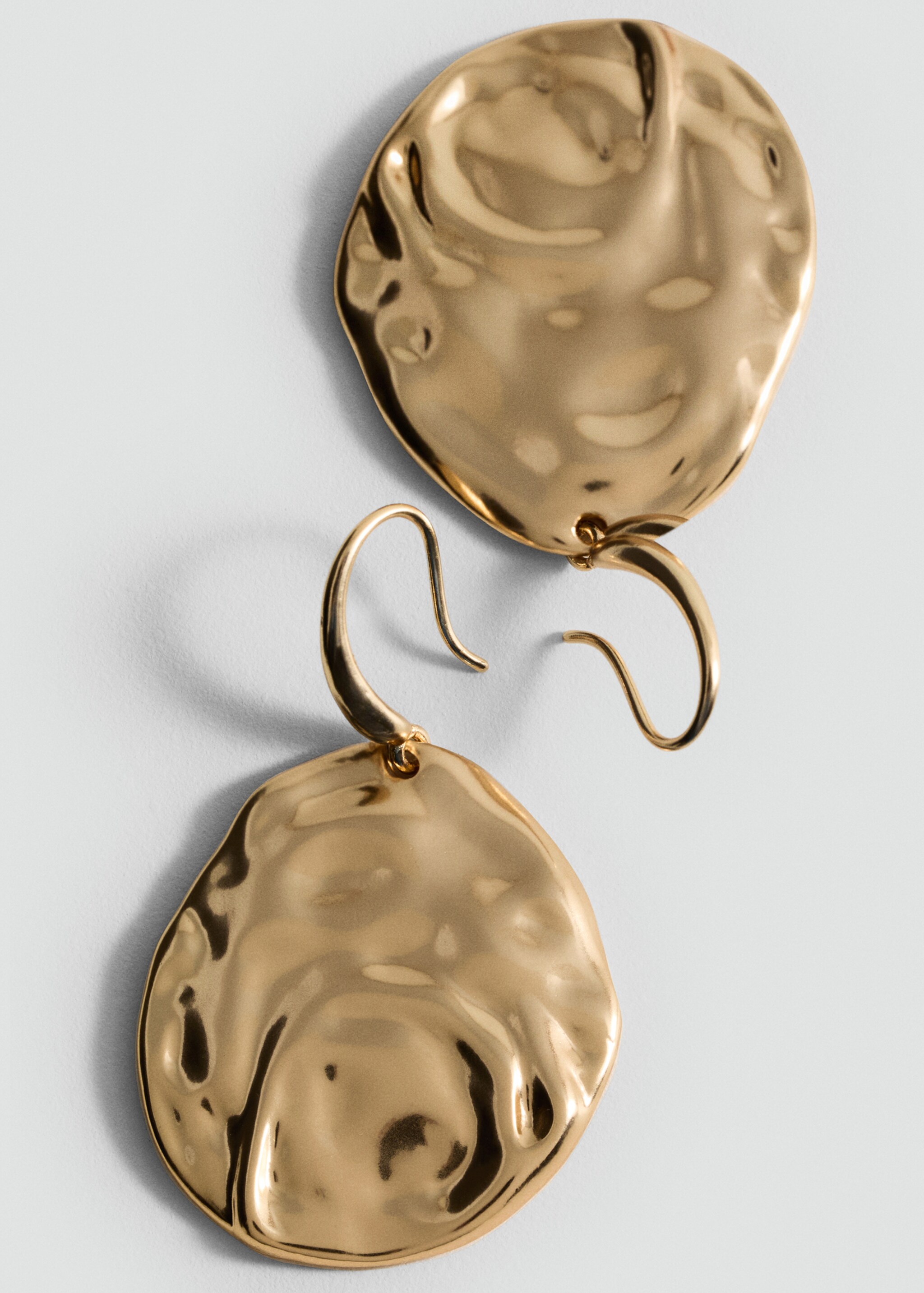 Textured coin earrings - Medium plane, Gold. Ref: 87005964-00.