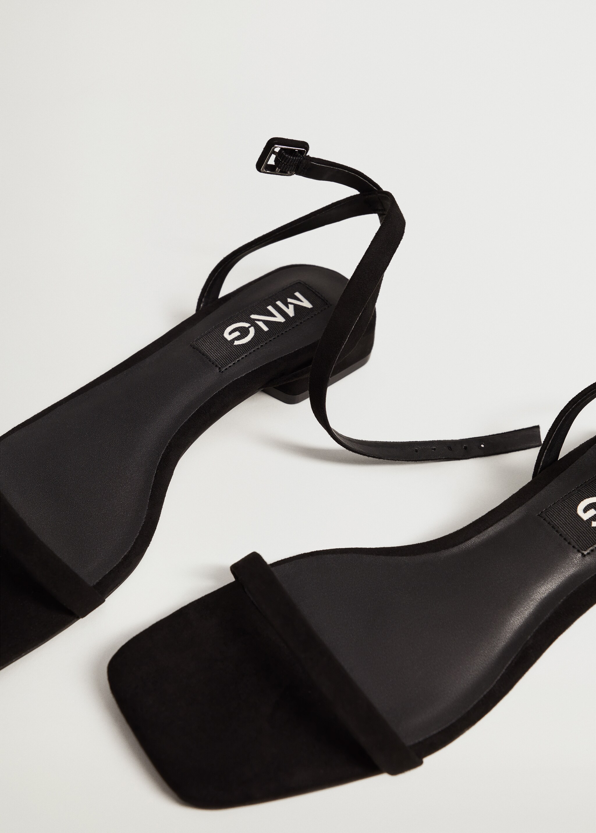 Ankle-cuff sandals - Details of the article 2