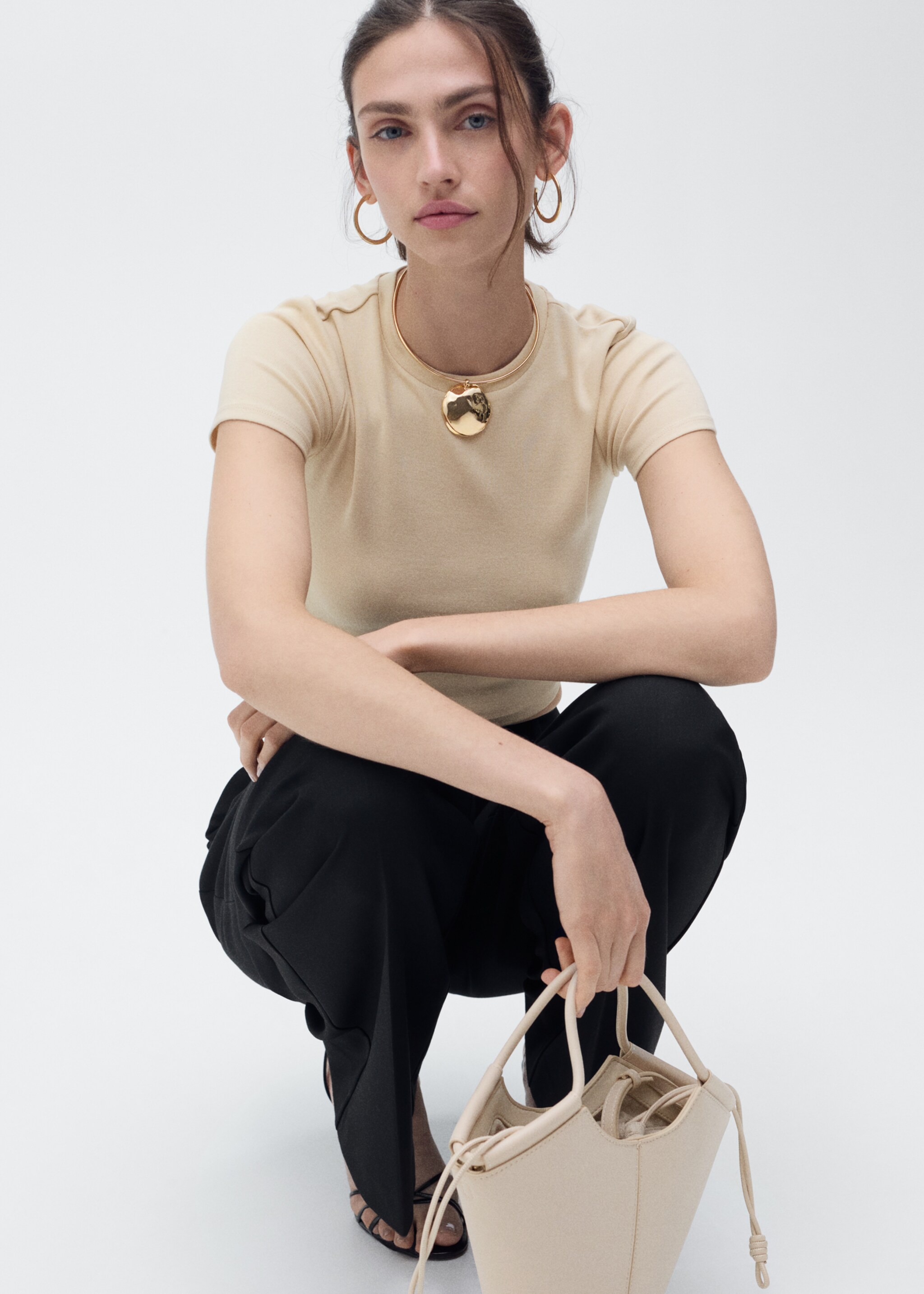 Fitted cropped t-shirt - Details of the article 2, Beige. Ref: 87006345-00.