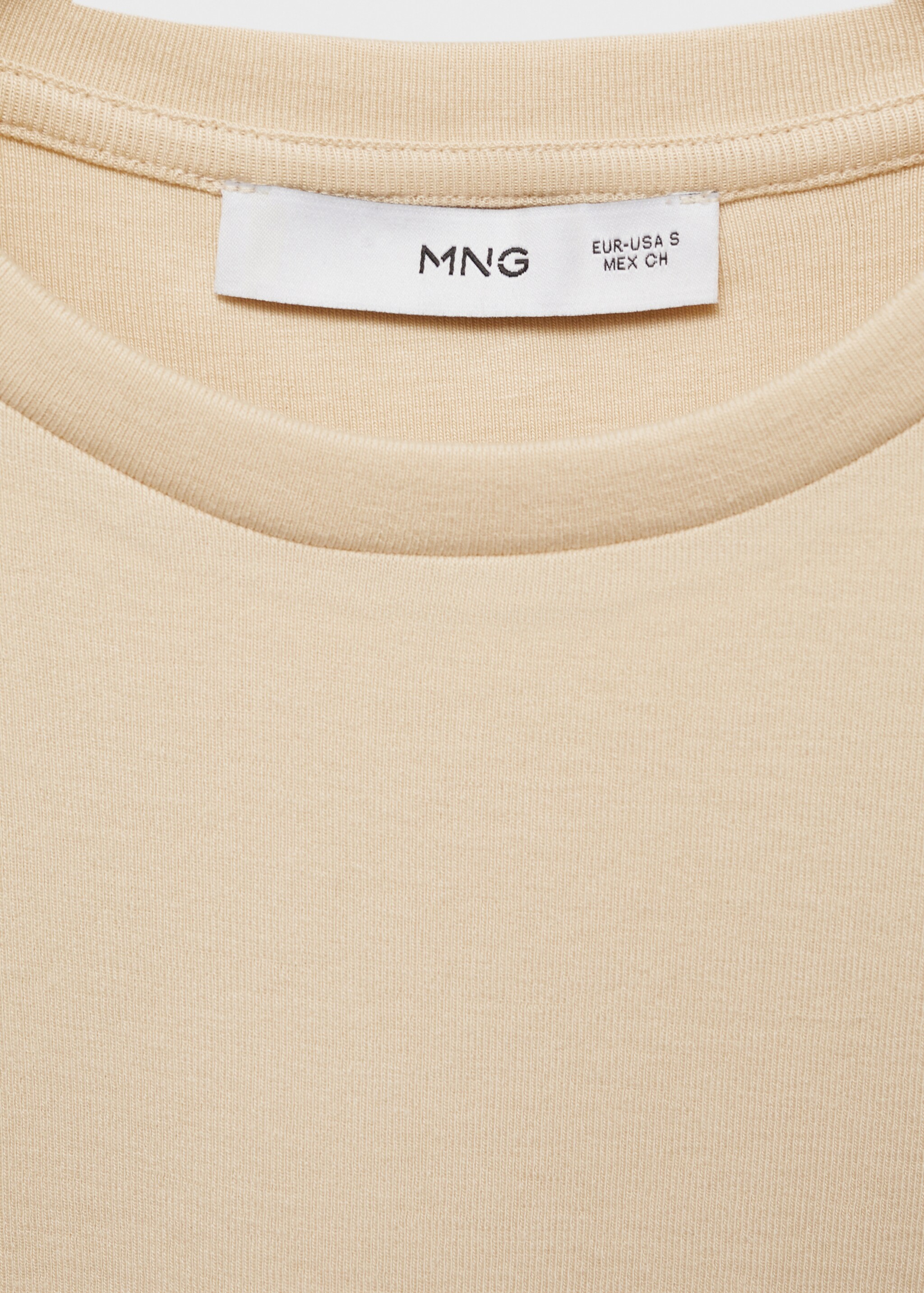Fitted cropped t-shirt - Details of the article 8, Beige. Ref: 87006345-00.