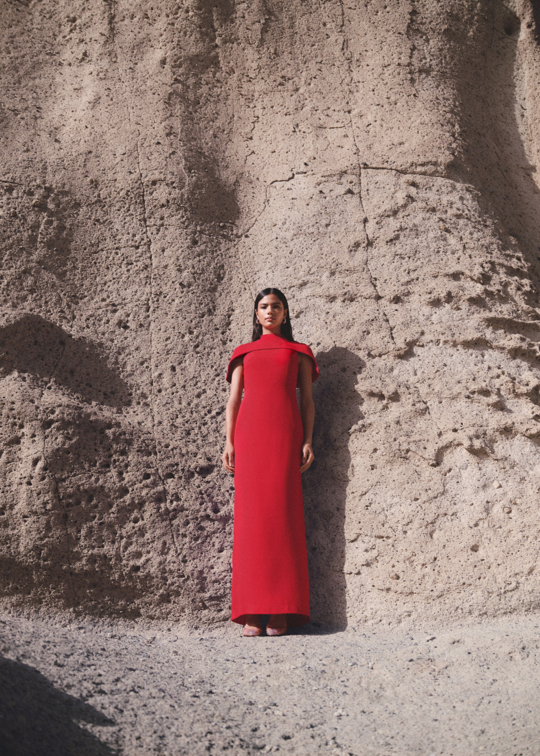 Vestido recto cuello capa - Detalle del artículo 6, Rojo. Ref: 87006381-00.