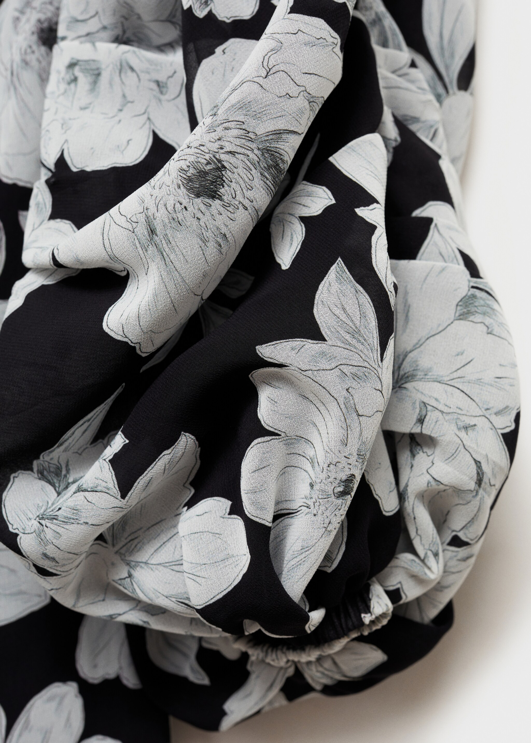 Strapless floral dress - Details of the article 0, Black. Ref: 87006382-00.