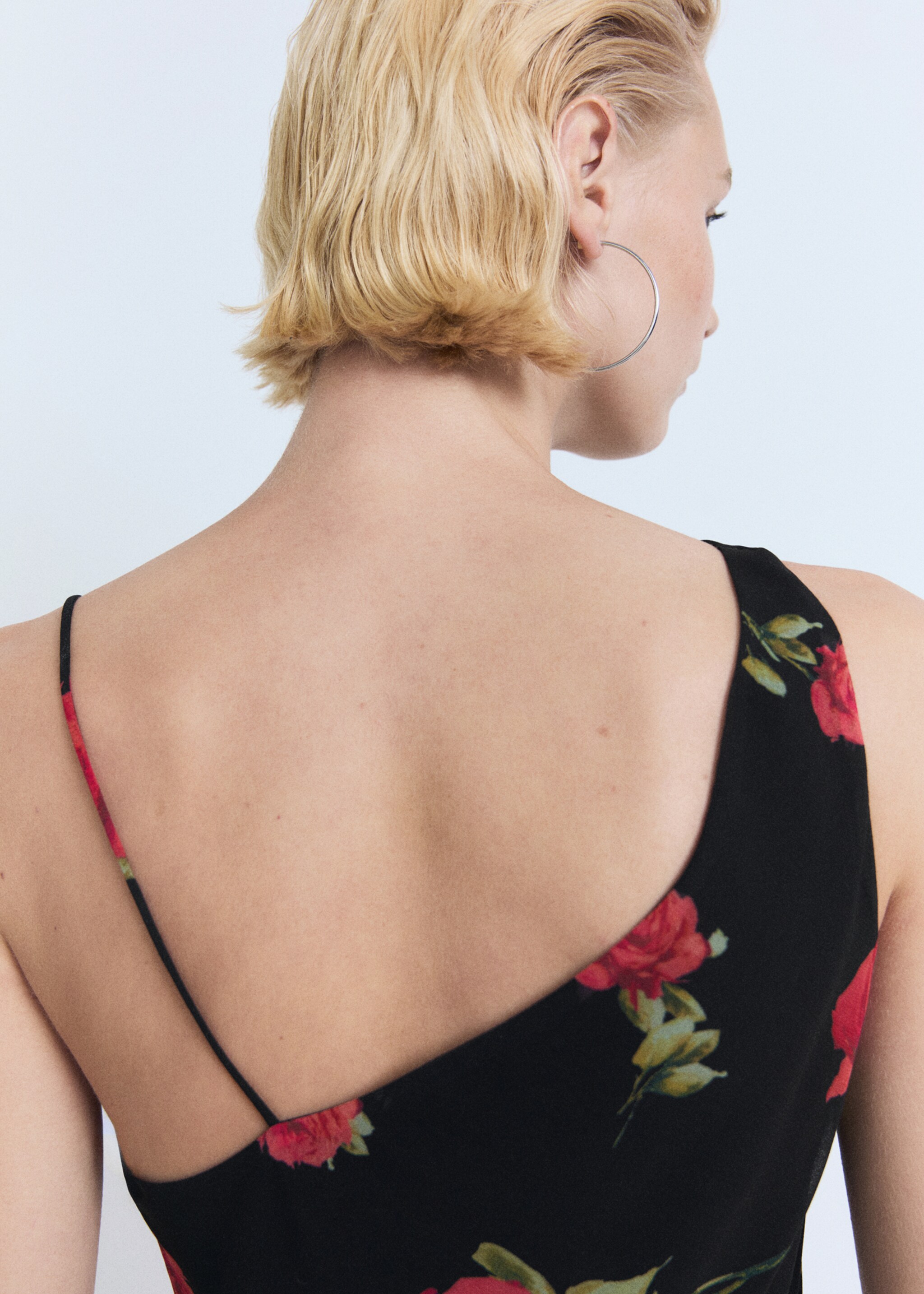 Long floral-print dress - Details of the article 1, Black. Ref: 87006383-00.