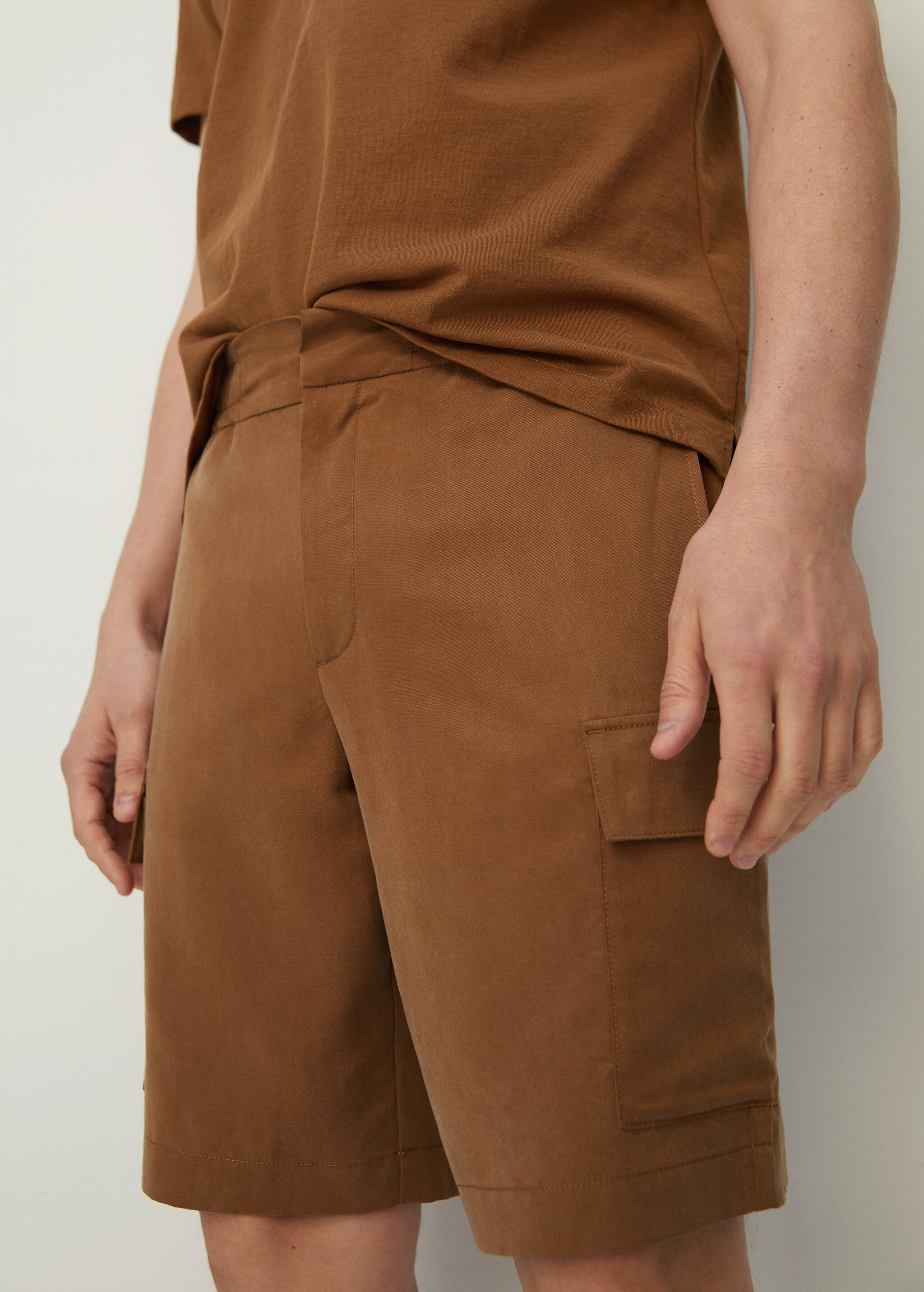 Cargo linen bermuda shorts - Details of the article 1