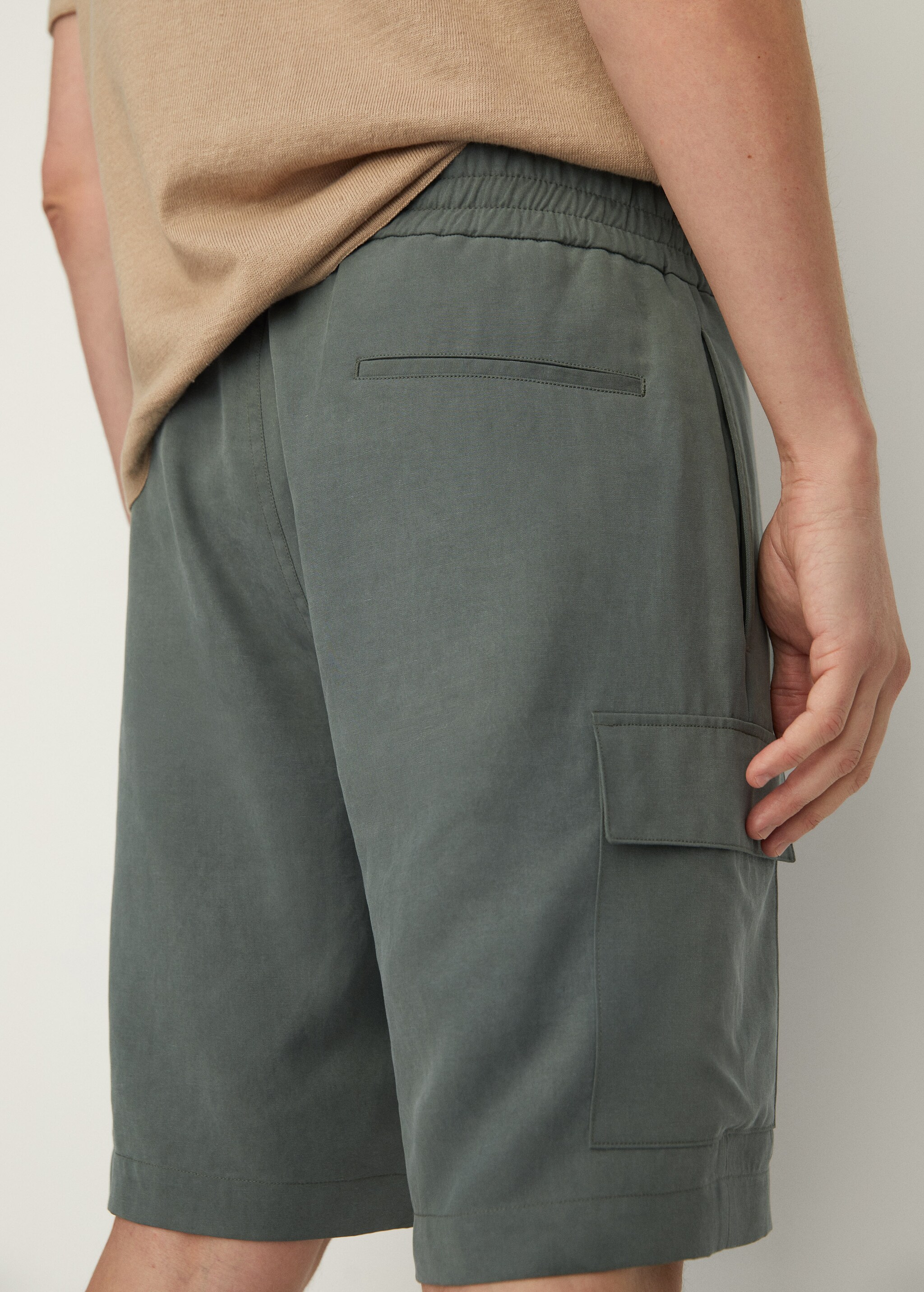 Cargo linen bermuda shorts - Details of the article 2
