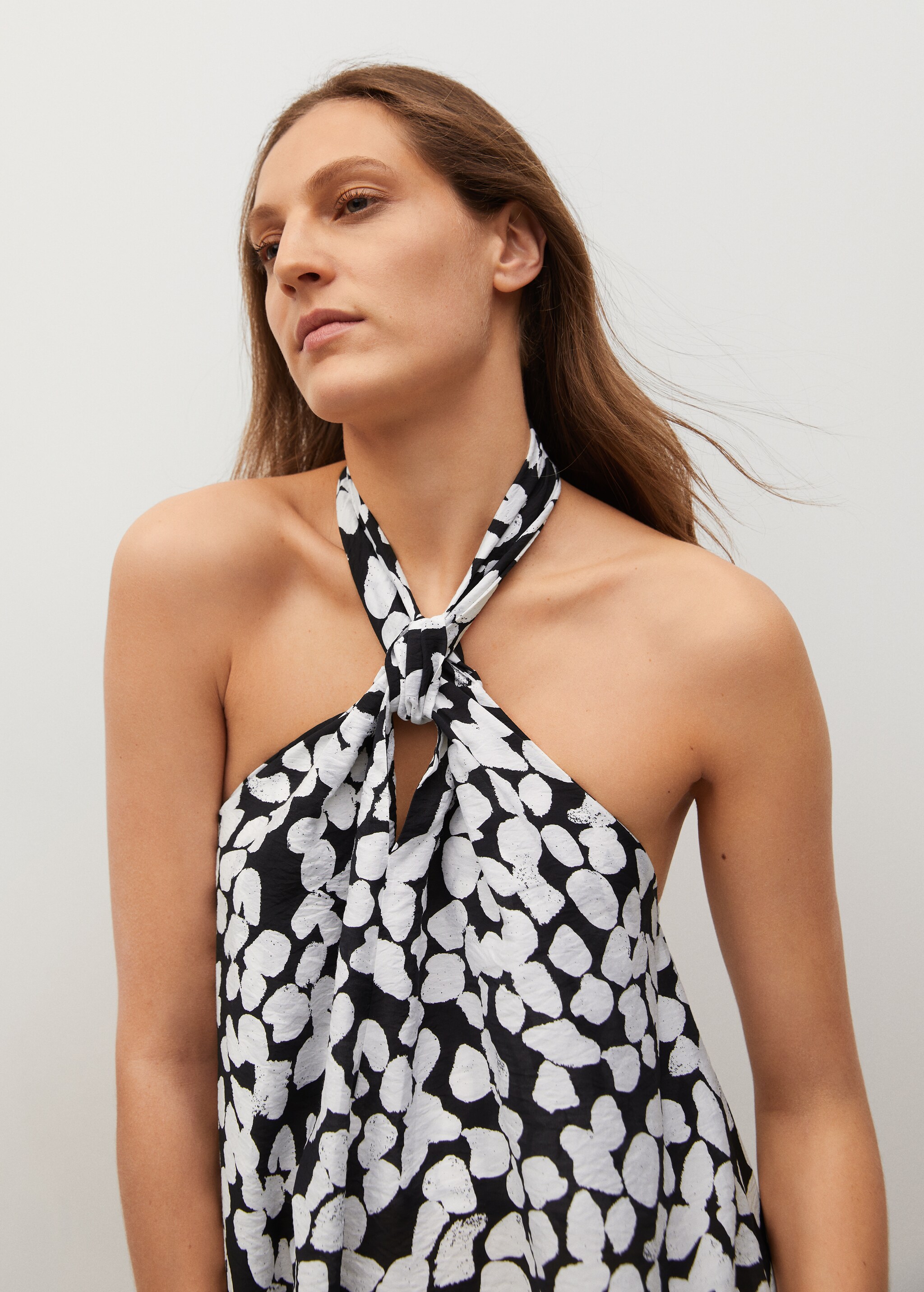Vestido halter estampado - Plano medio