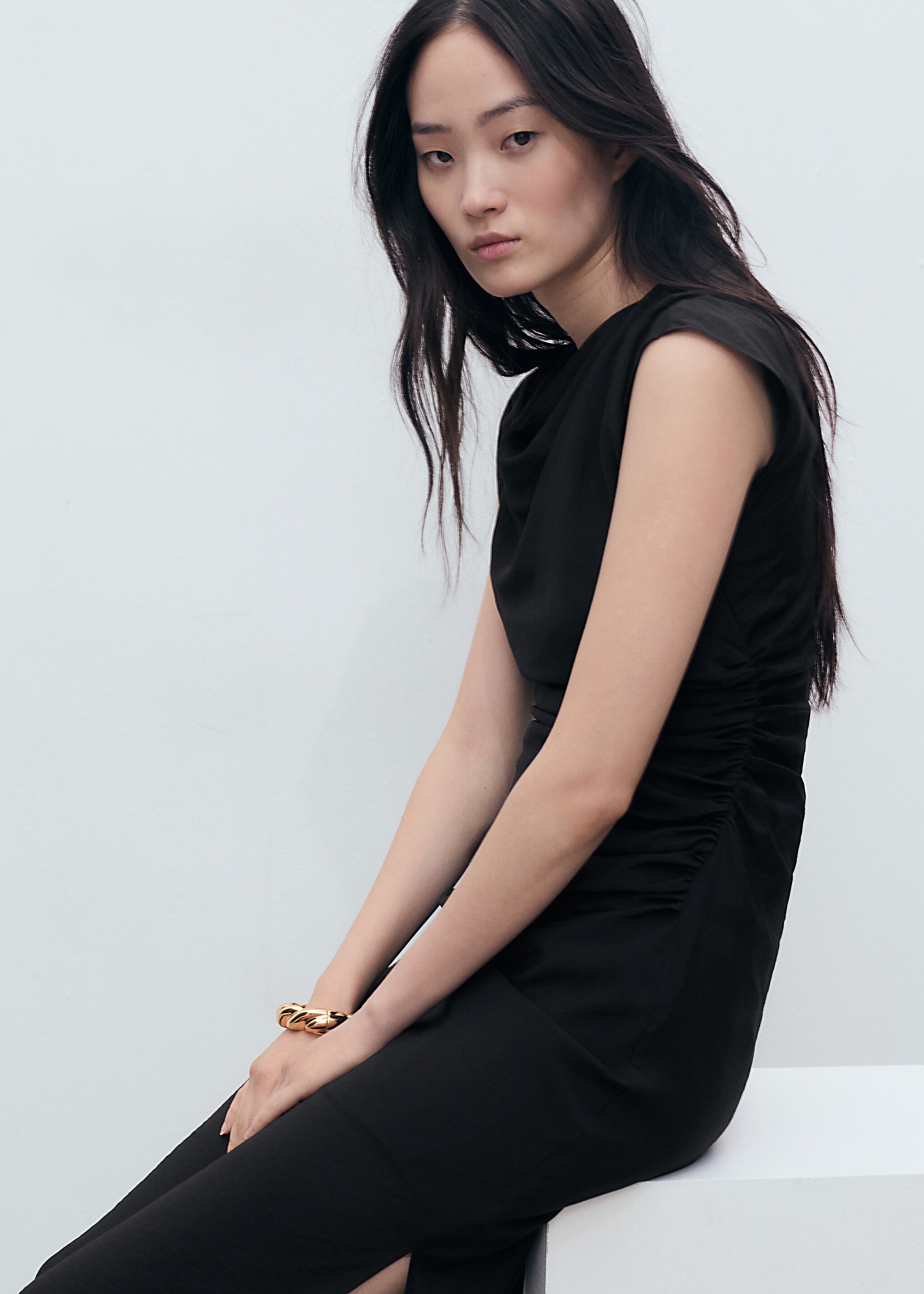 Draped straight dress - Details of the article 2, Black. Ref: 87007190-00.