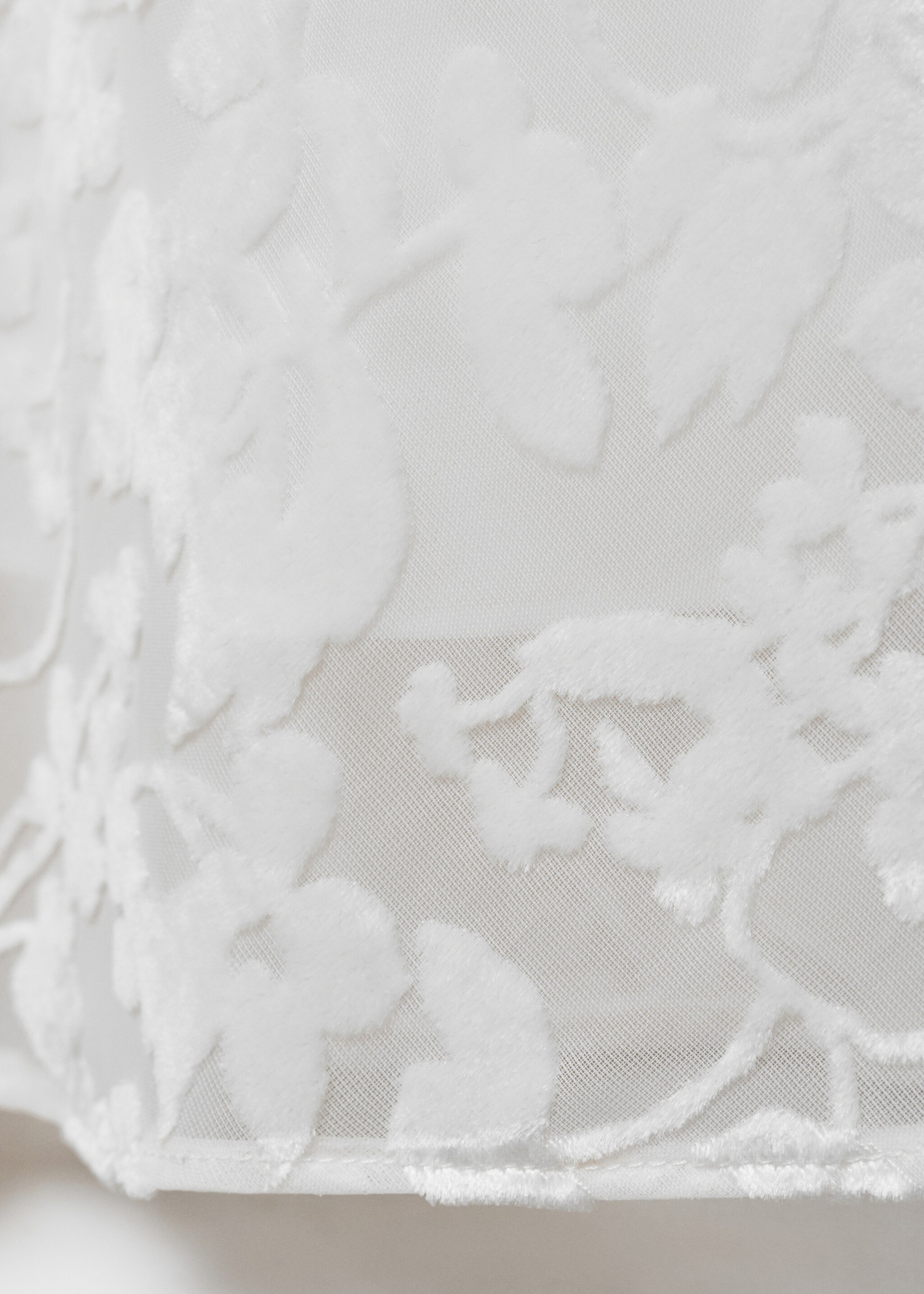 Sukienka z kwiatowego materiału devoré - Szczegóły artykułu 0, Złamana biel. Ref: 87007191-00.