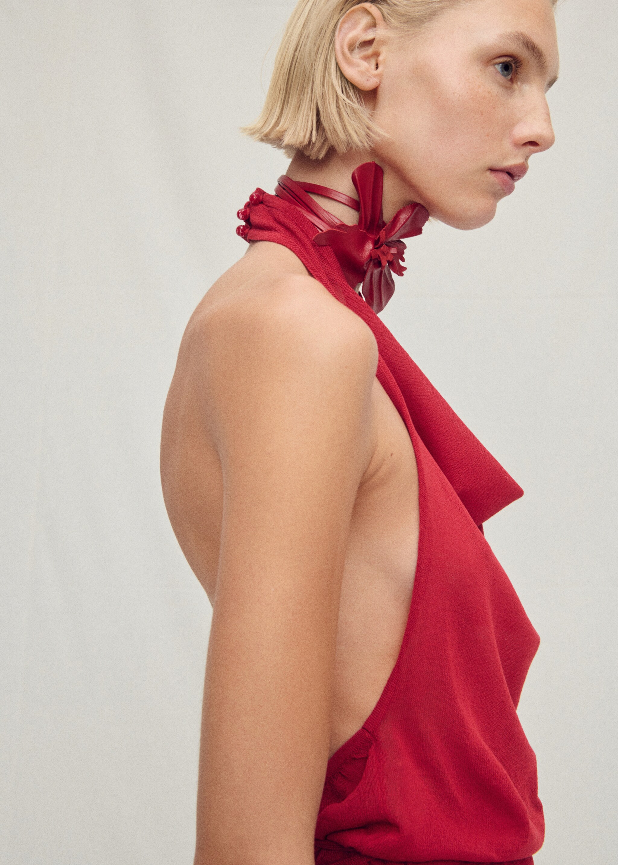 Draped knitted top with open back - Medium plane, Red. Ref: 87007198-00.