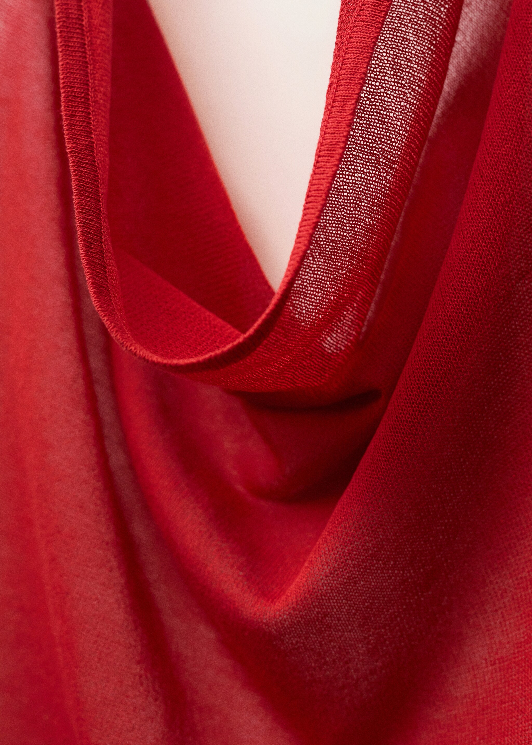 Draped knitted top with open back - Details of the article 8, Red. Ref: 87007198-00.