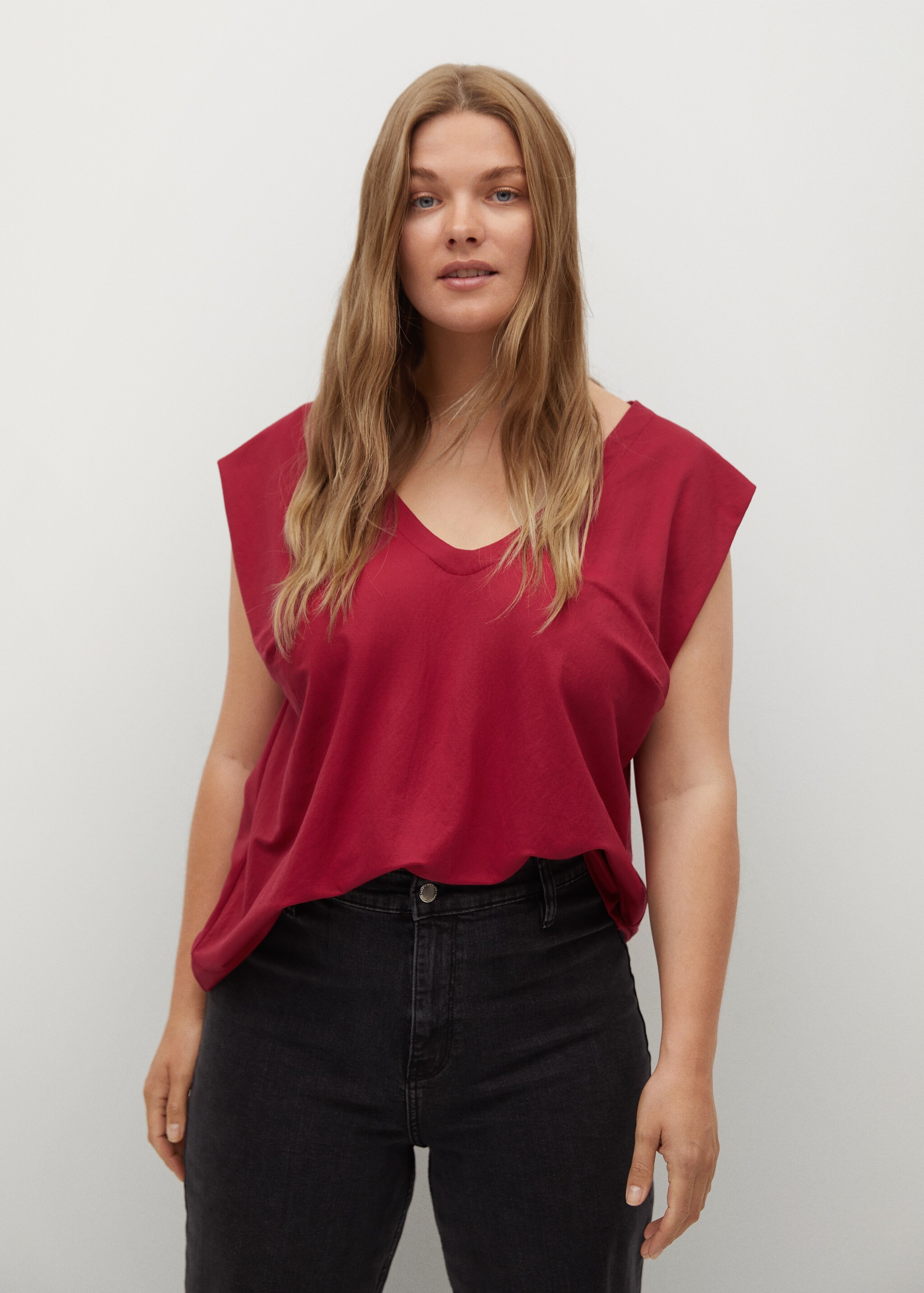 Camiseta cuello pico - Plano medio