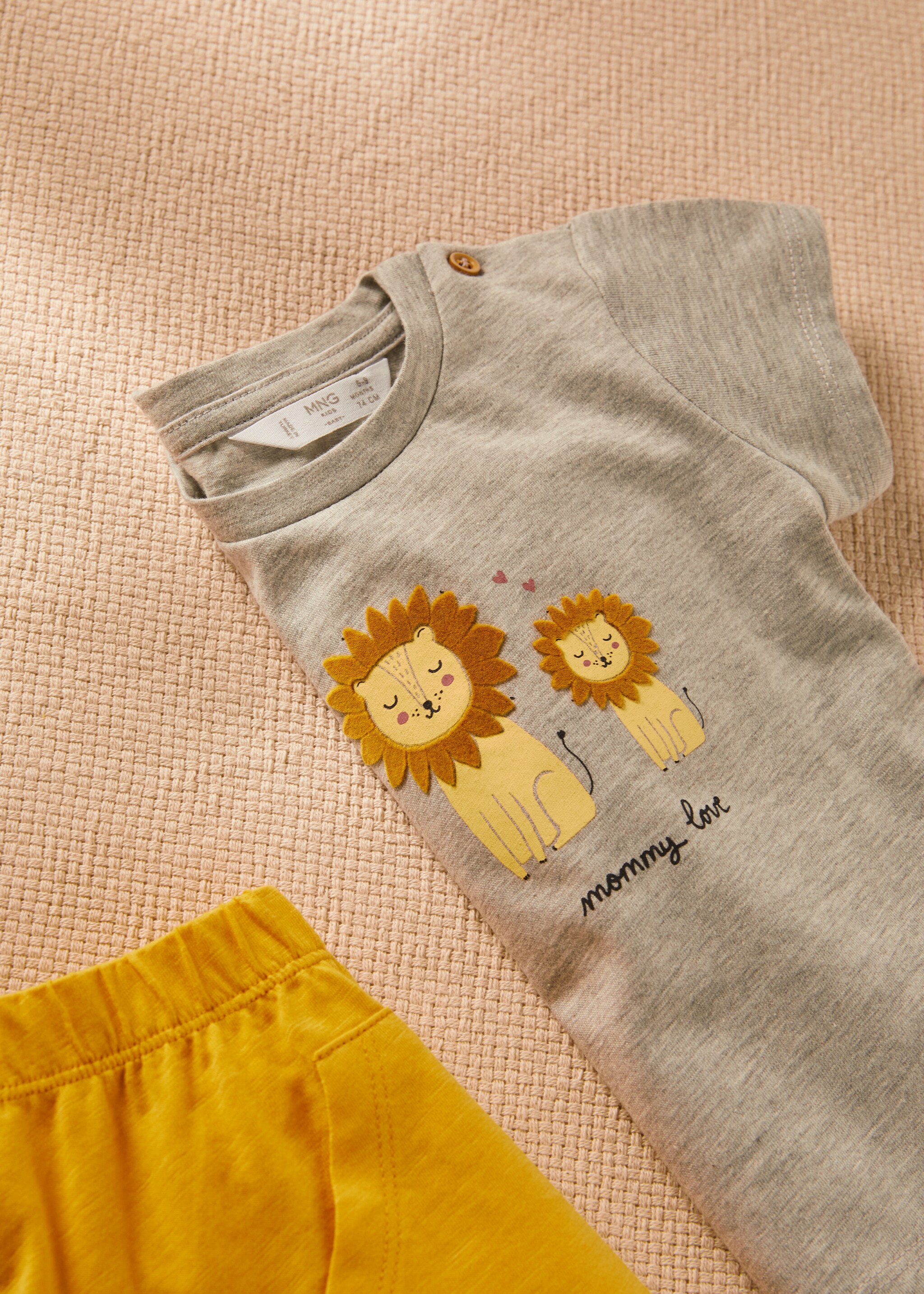 Camiseta estampada detalles relieve - Detalle del artículo 5