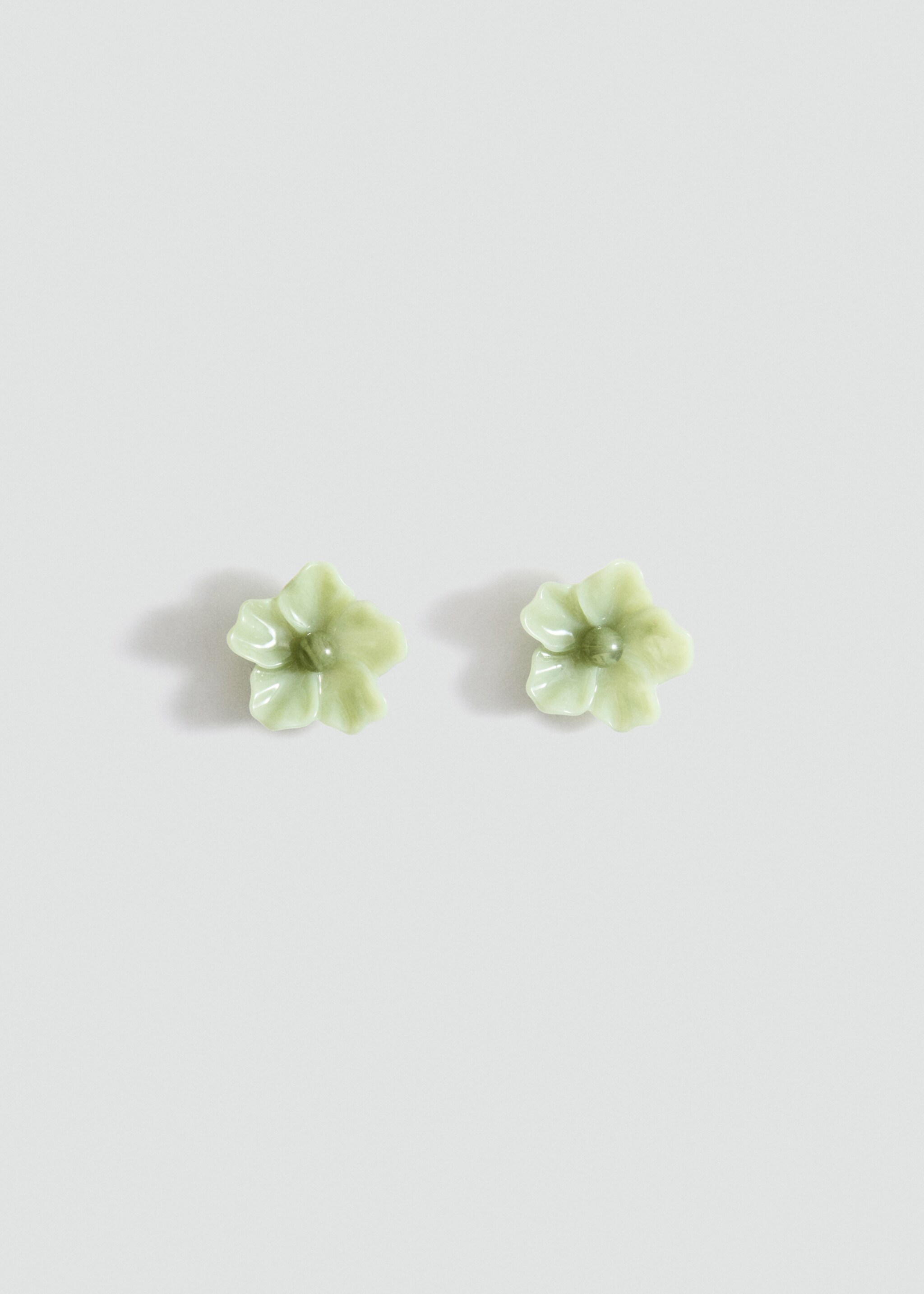Boucles d'oreilles fleurs résine - Article sans modèle, Vert pastel. Ref: 87007706-00.
