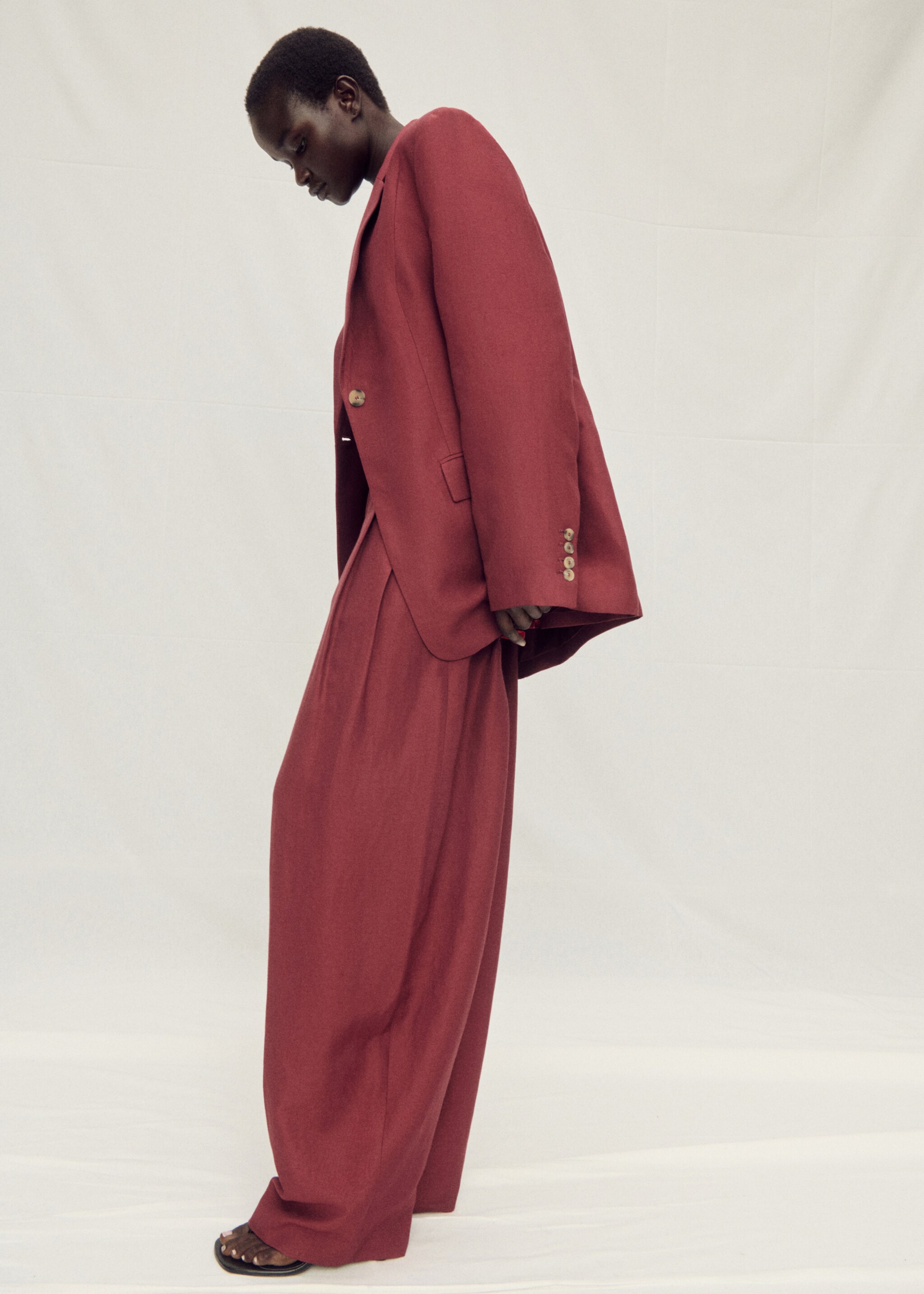 Wideleg-Anzughose aus Leinengemisch - Detail des Artikels 2, Weinrot. Ref: 87007721-00.