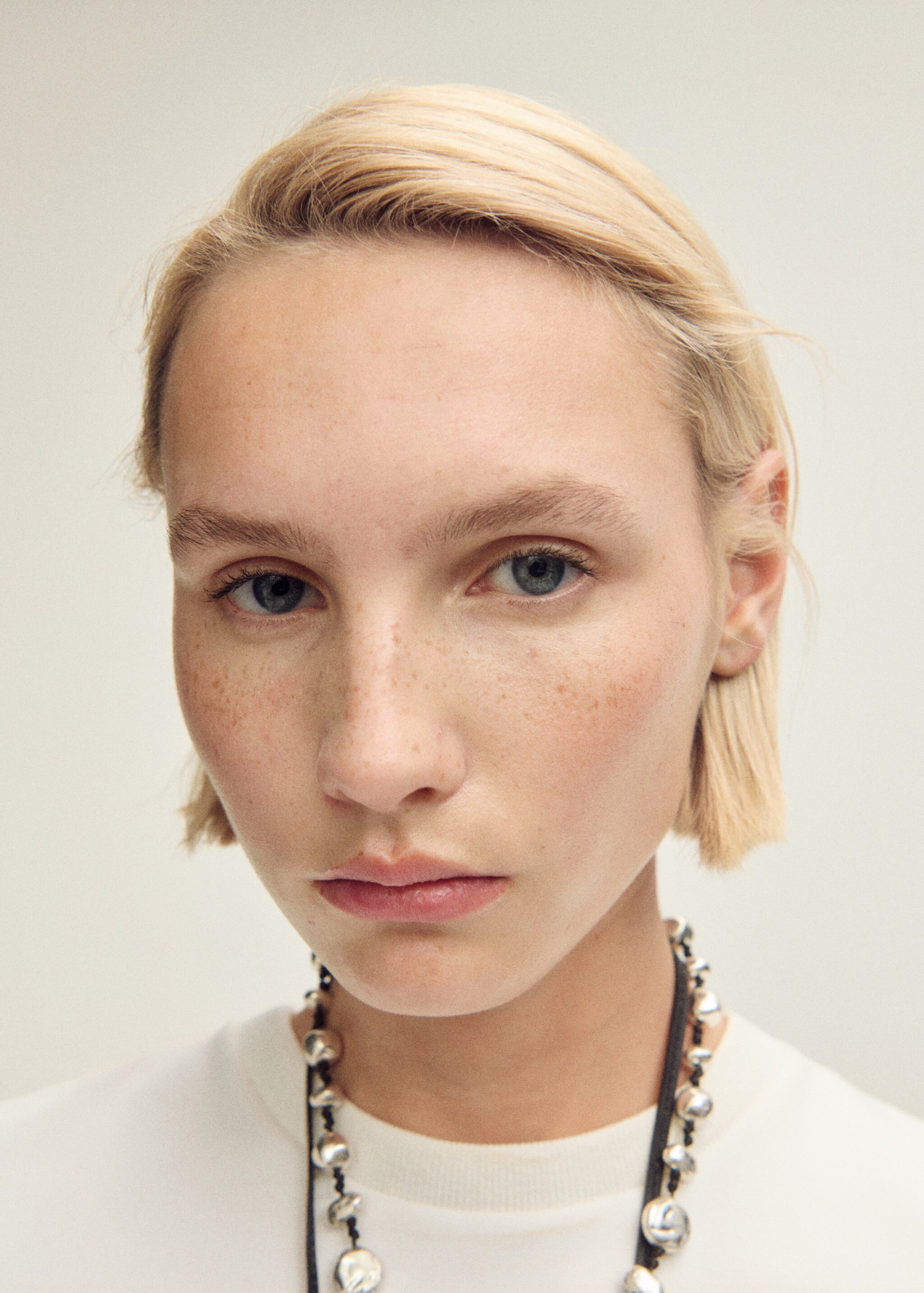 Short-sleeved peplum t-shirt - Details of the article 1, White. Ref: 87007911-00.