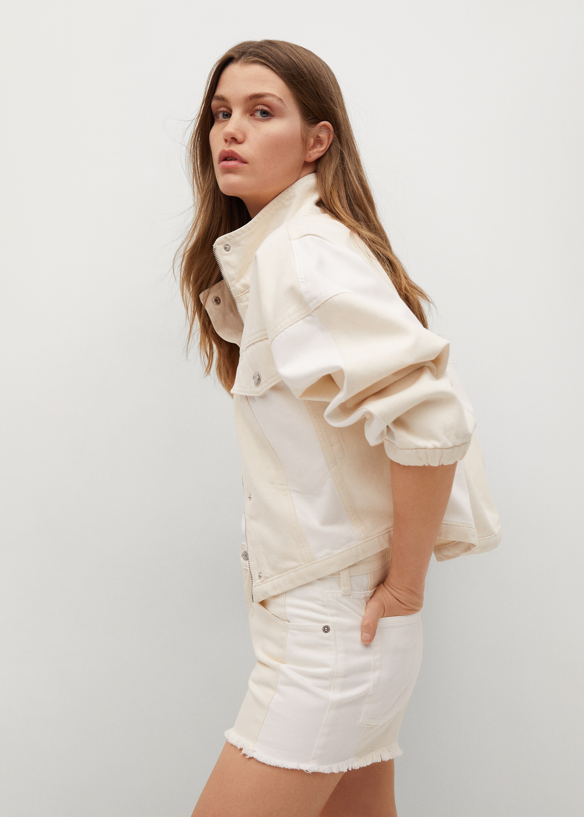 Contrast denim shorts - Details of the article 1