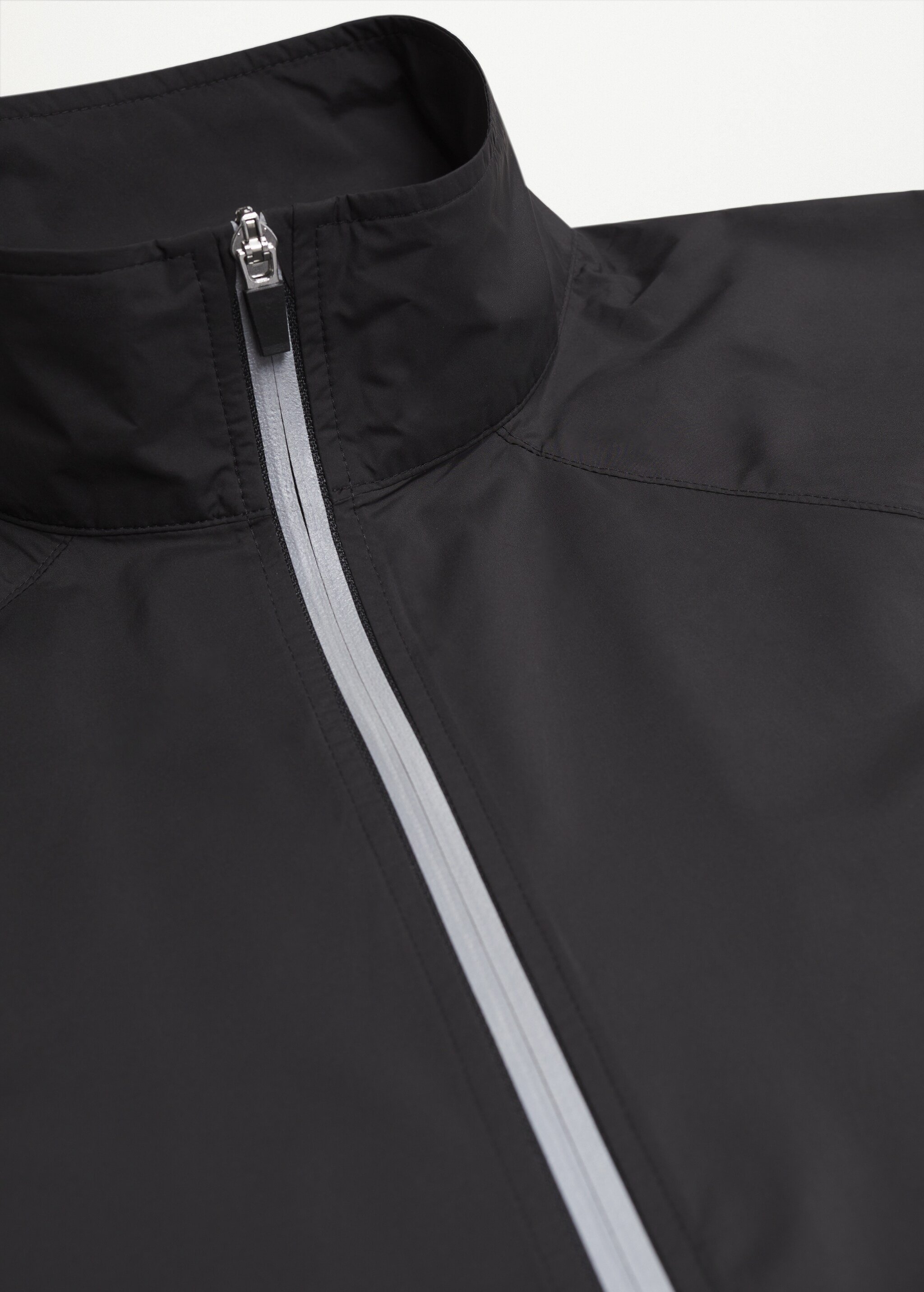 Cortavientos deportivo impermeable - Detalle del artículo 8