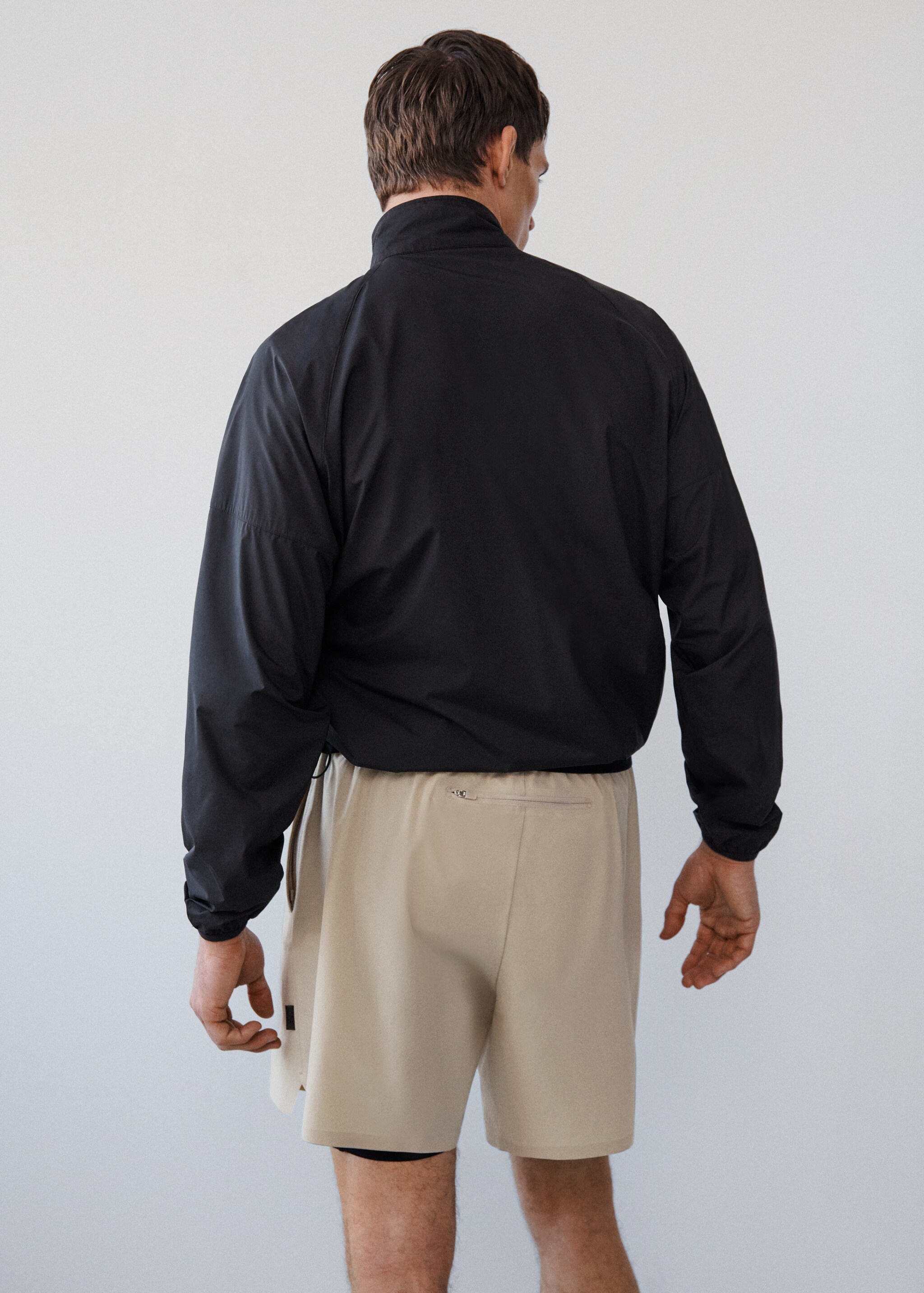 Cortavientos deportivo impermeable - Reverso del artículo