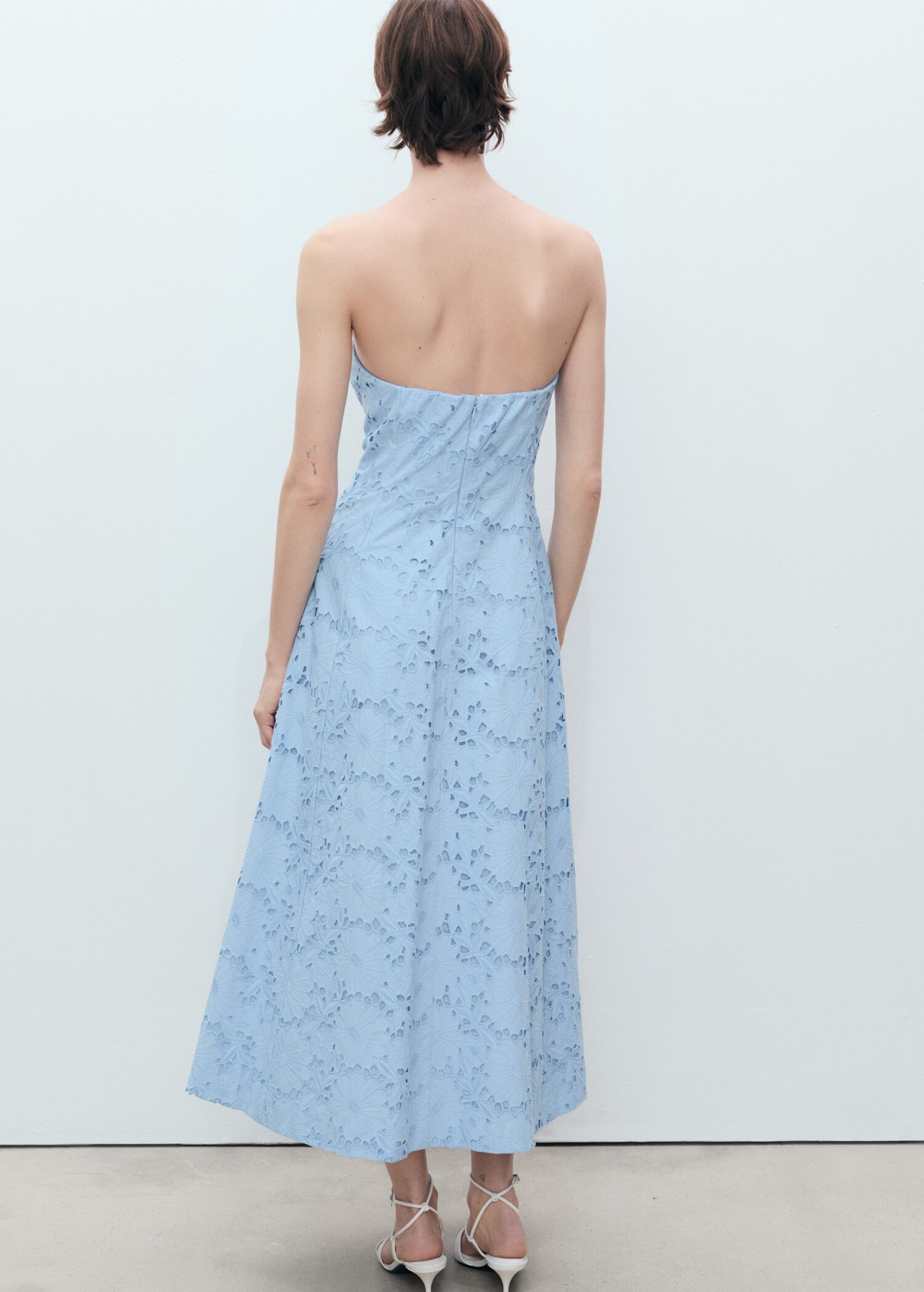 Strapless jurk met broderie anglaise - Achterkant van het artikel