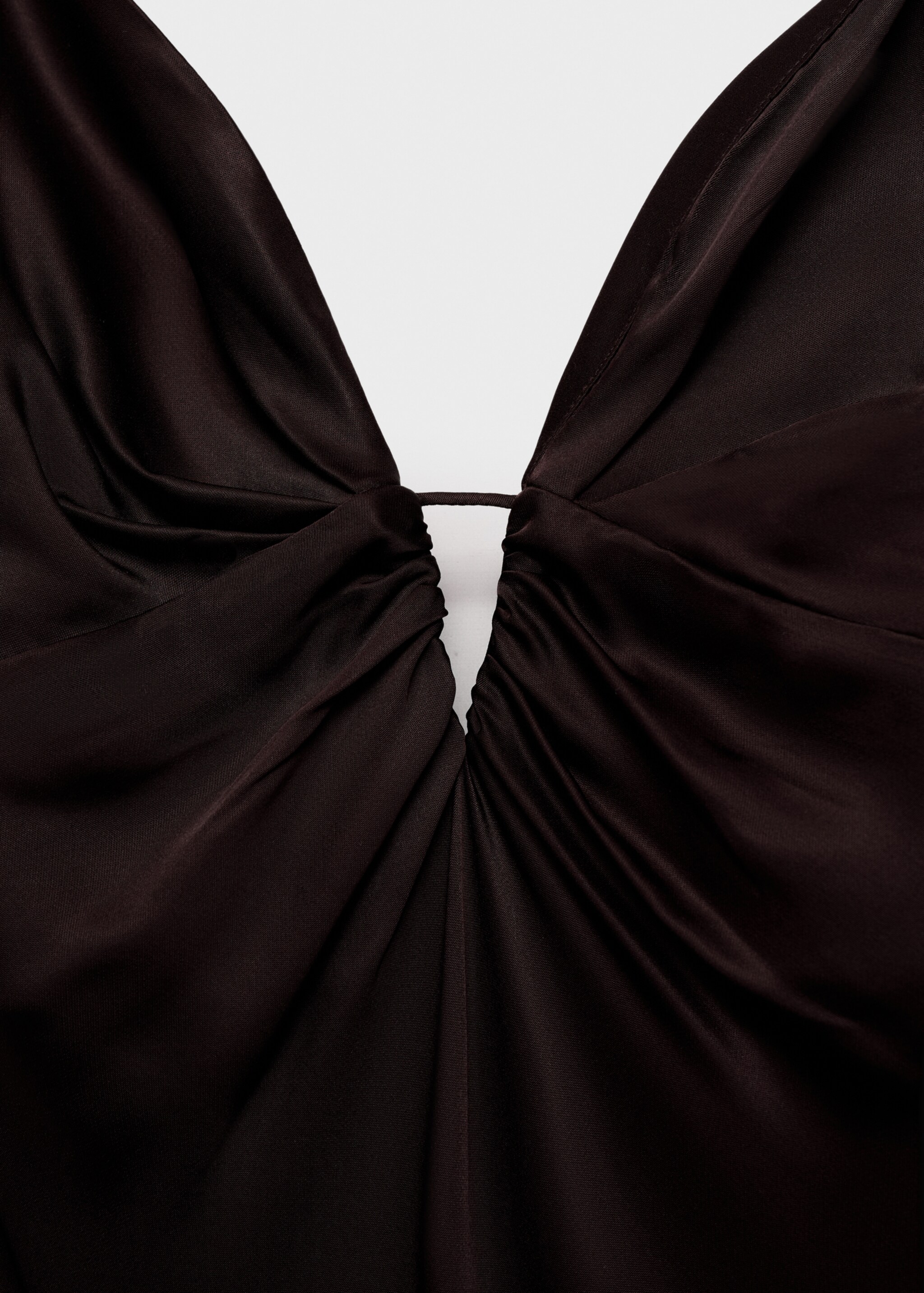 Satiniertes Kleid mit V-Ausschnitt - Detail des Artikels 8, Braun. Ref: 87009080-00.
