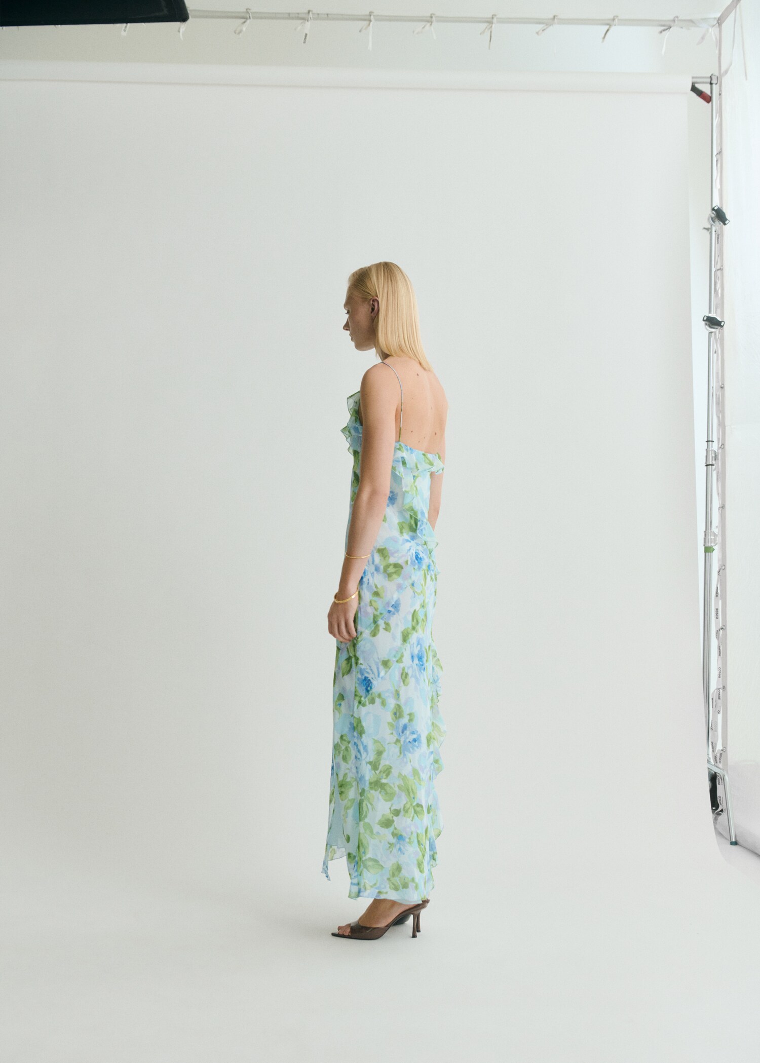 Ruffled floral print dress - Reverse of the article