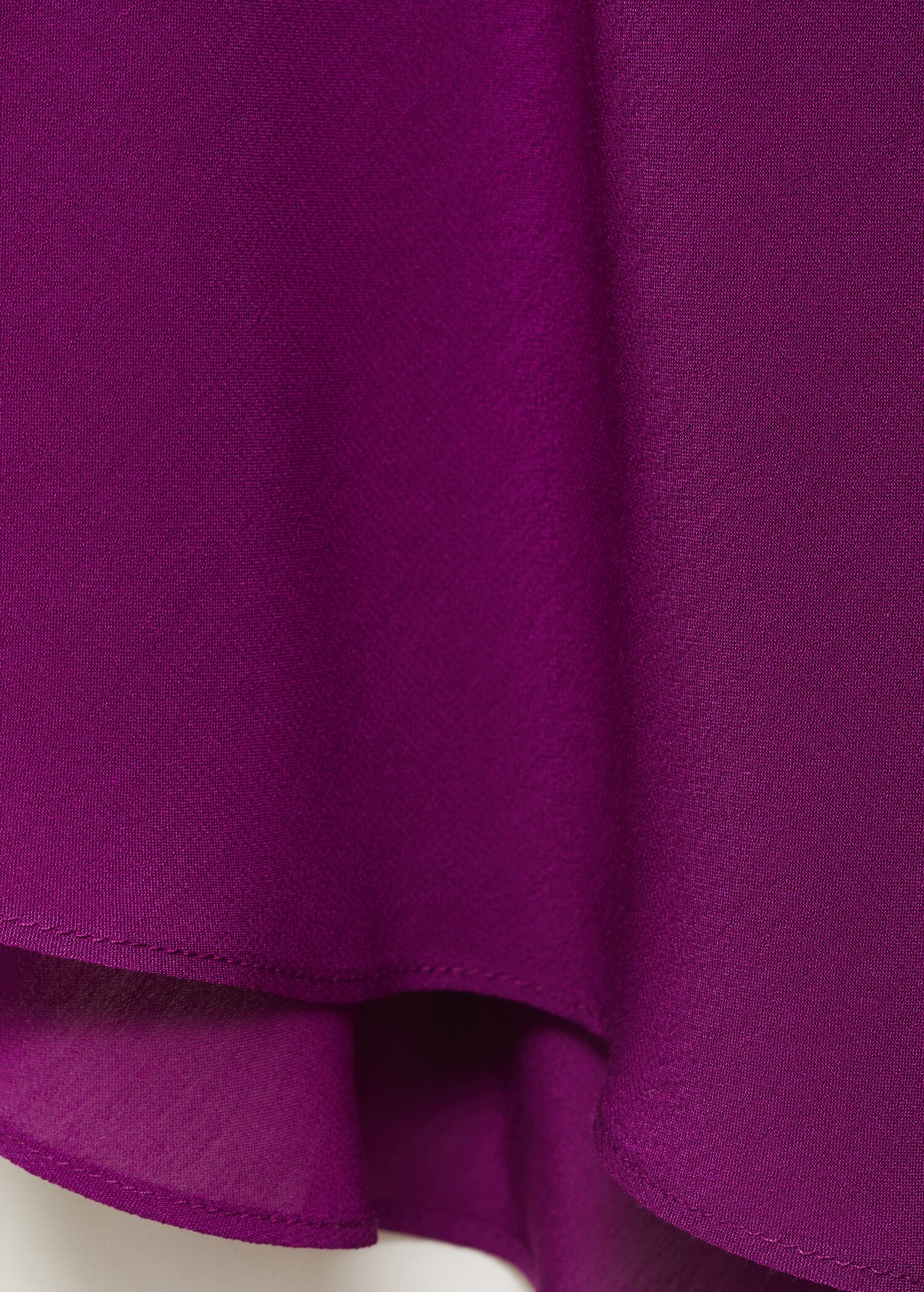 Asymmetrisches Kleid mit seitlichen Raffungen - Detail des Artikels 0