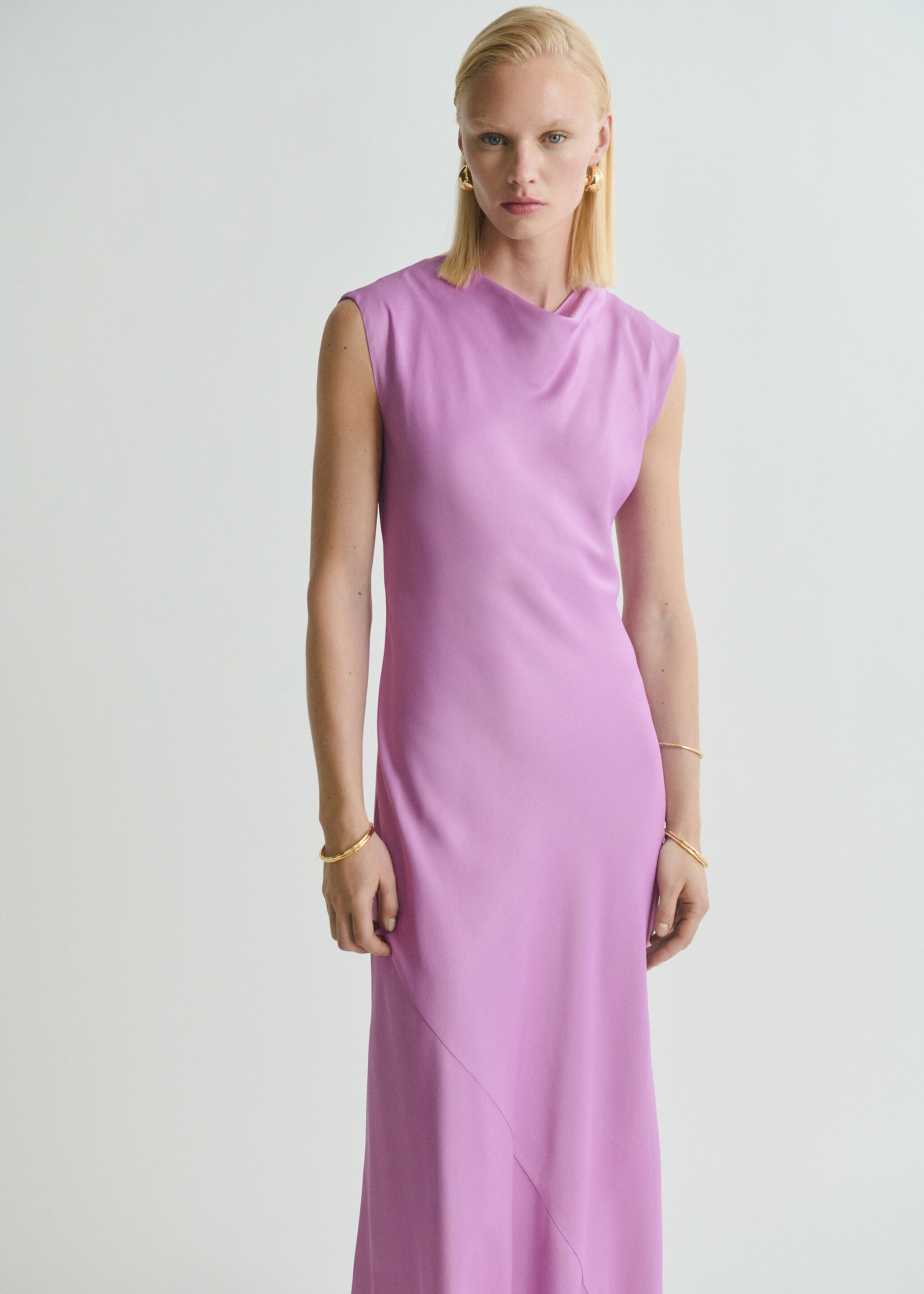 Vestido midi satinado - Plano medio, Morado claro/pastel. Ref: 87009095-00.