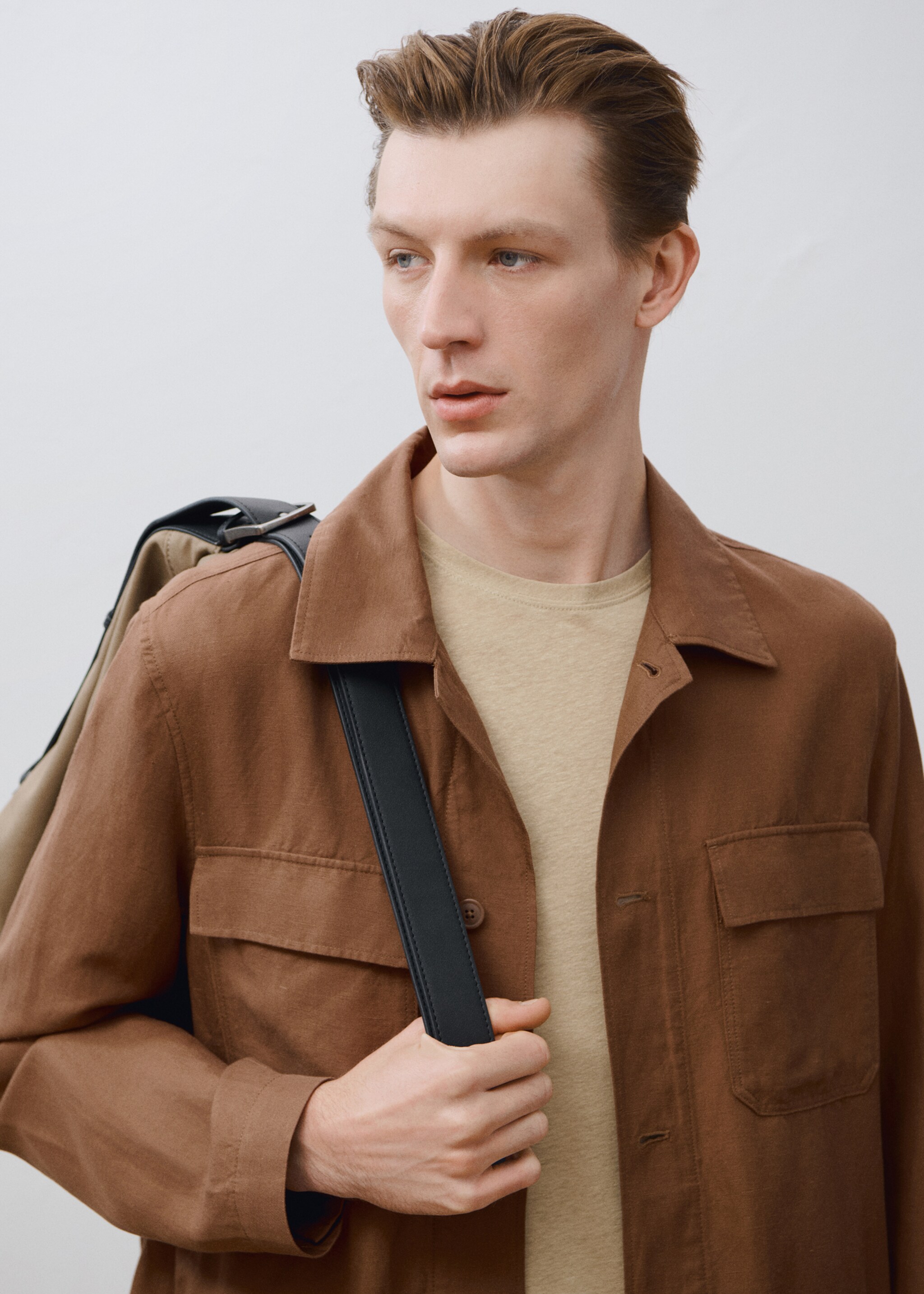 Bowling-style overshirt in a linen blend - Details of the article 3, Tobacco Brown. Ref: 87009208-00.