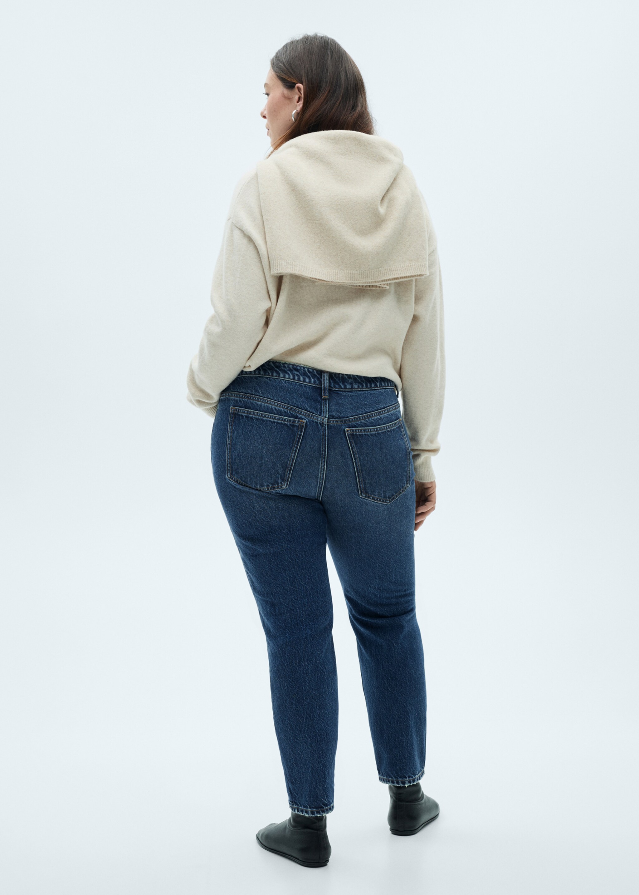 Mom2000 high-rise jeans - Details of the article 4, Dark Blue. Ref: 87010241-00.