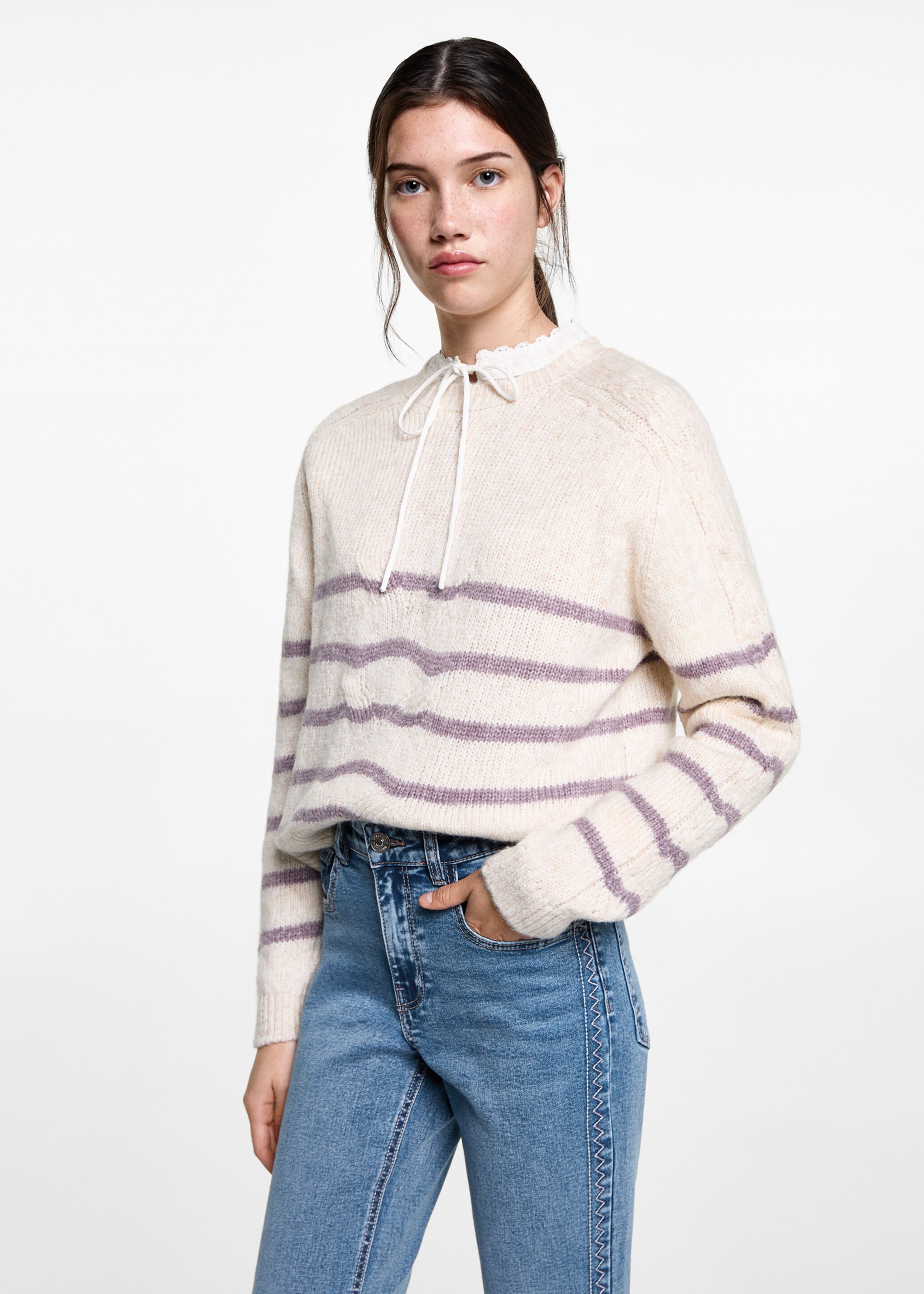 Jeans detalles bordados - Detalle del artículo 1, Azul medio. Ref: 87010272-00.