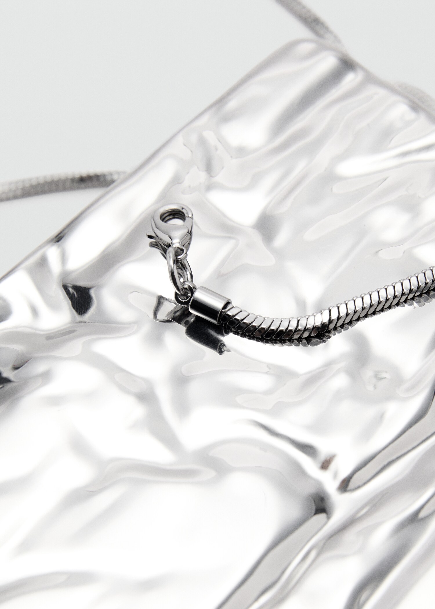 Texturierte Clutch - Detail des Artikels 1