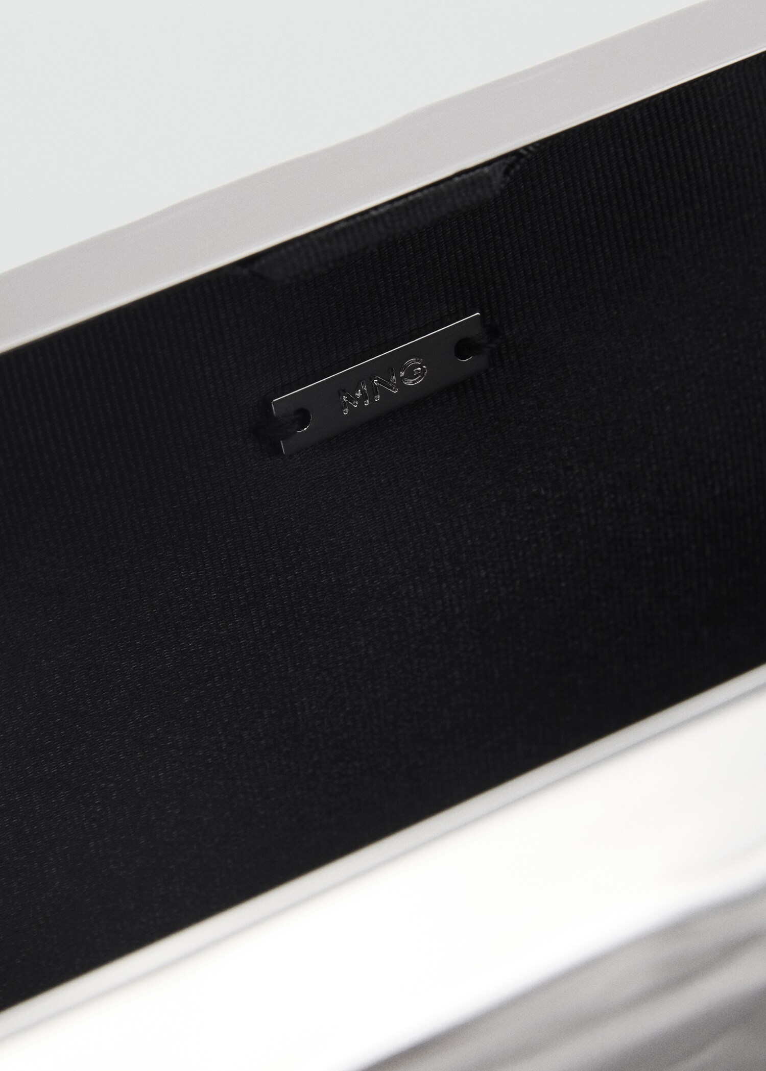 Texturierte Clutch - Detail des Artikels 2