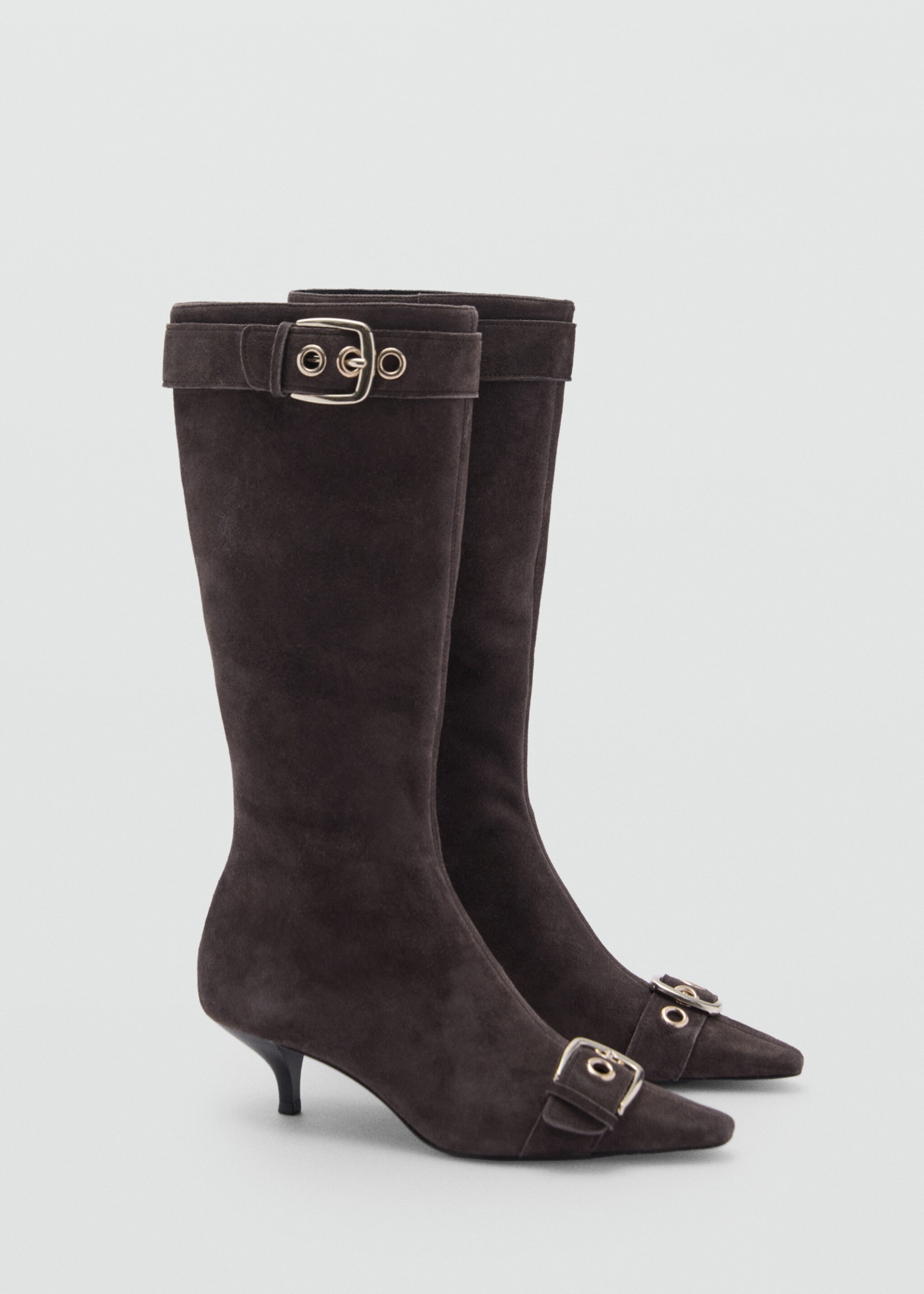 Bottes cuir suédé détail boucles - Plan moyen, Marron. Ref: 87010282-00.